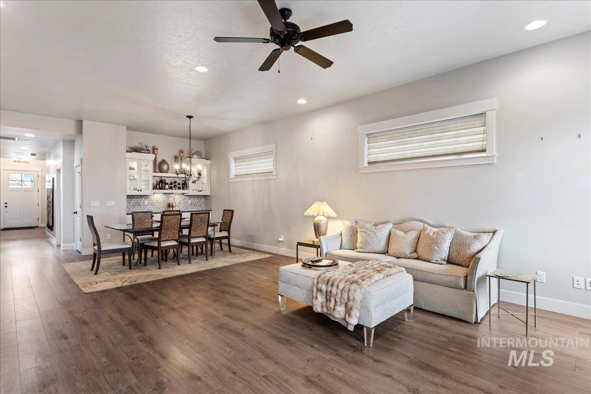 10704 W Evelia St, Boise, Idaho 83709, 3 Bedrooms, 2 Bathrooms, Residential For Sale, Price $585,000,MLS 98977937