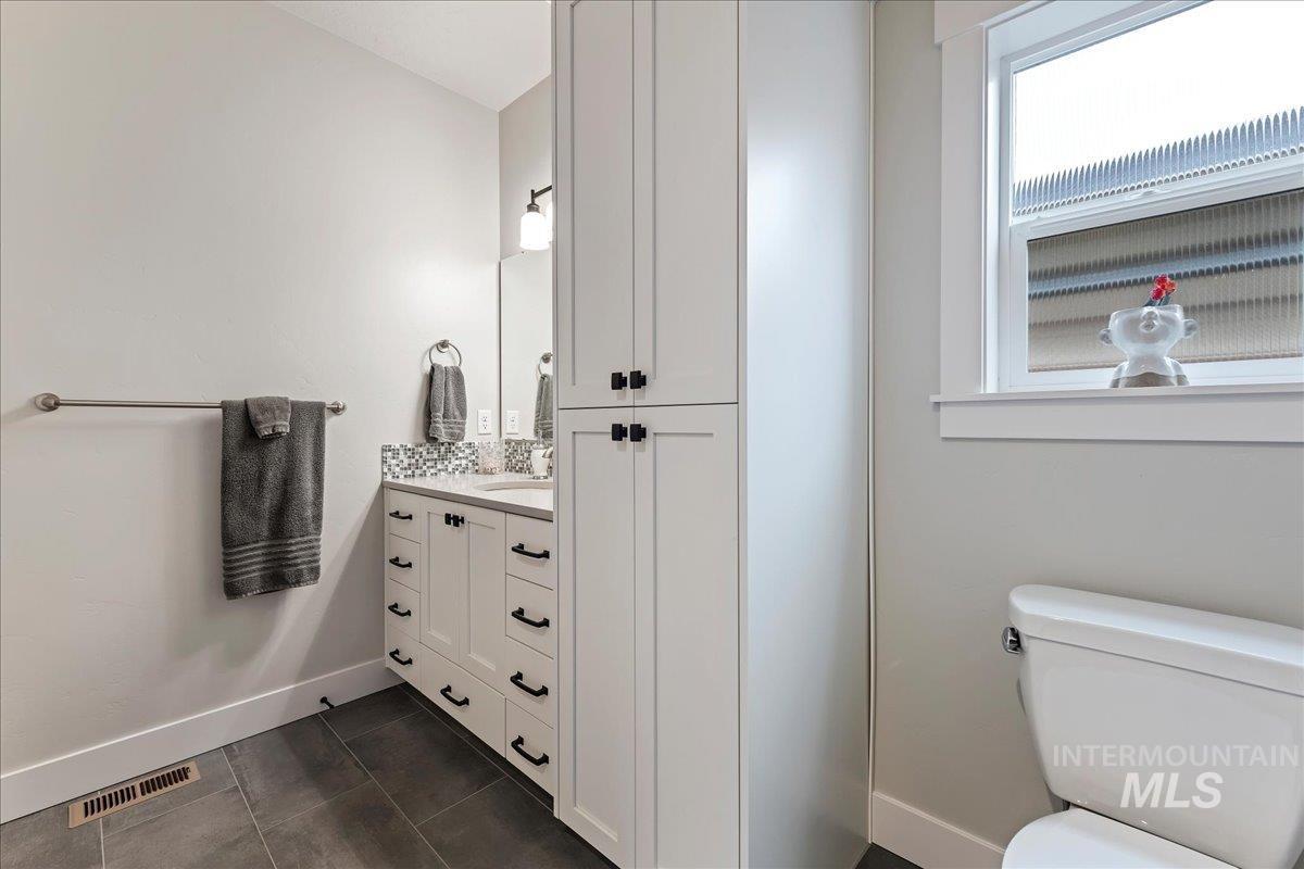 10704 W Evelia St, Boise, Idaho 83709, 3 Bedrooms, 2 Bathrooms, Residential For Sale, Price $585,000,MLS 98977937