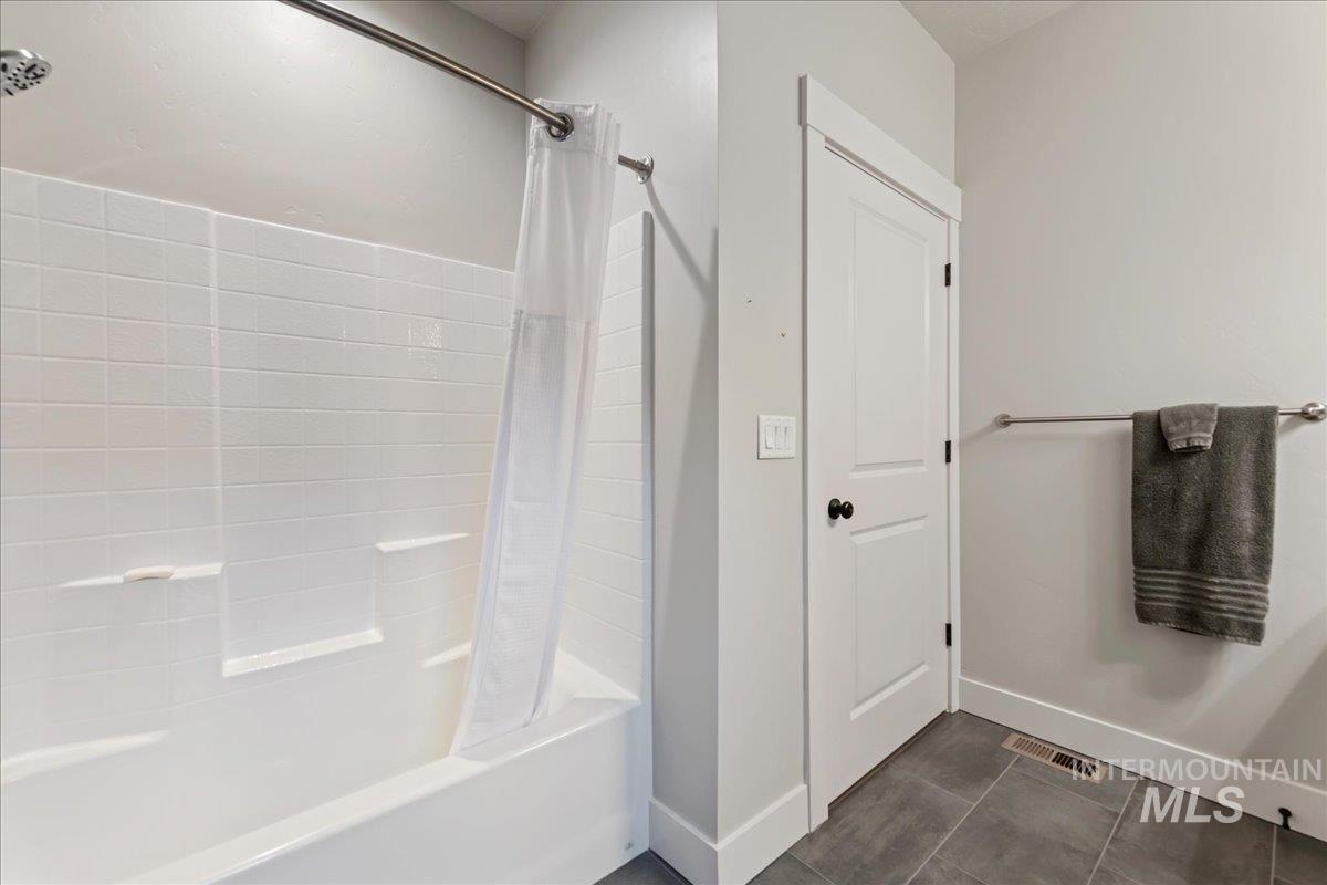 10704 W Evelia St, Boise, Idaho 83709, 3 Bedrooms, 2 Bathrooms, Residential For Sale, Price $585,000,MLS 98977937