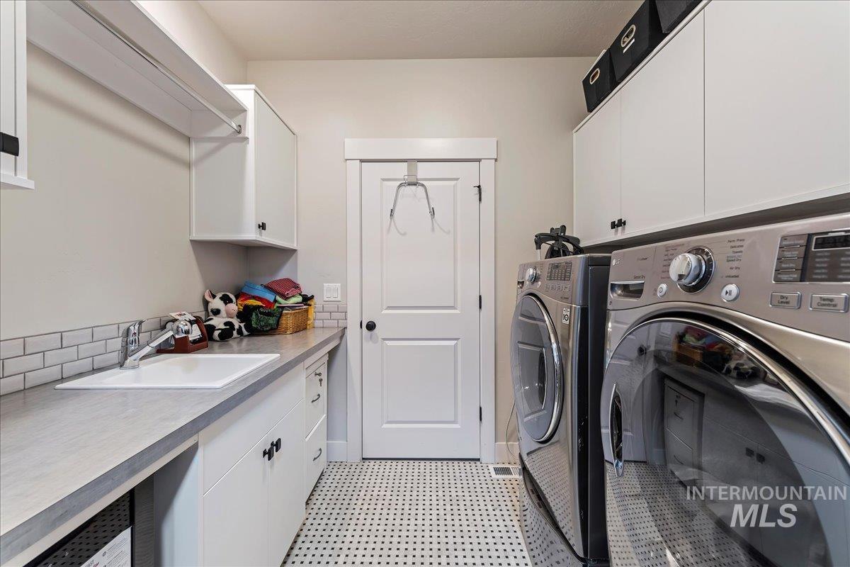 10704 W Evelia St, Boise, Idaho 83709, 3 Bedrooms, 2 Bathrooms, Residential For Sale, Price $585,000,MLS 98977937