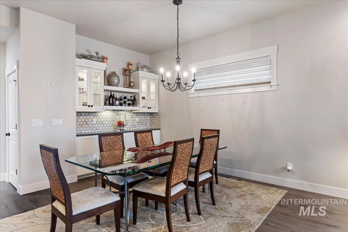 10704 W Evelia St, Boise, Idaho 83709, 3 Bedrooms, 2 Bathrooms, Residential For Sale, Price $585,000,MLS 98977937