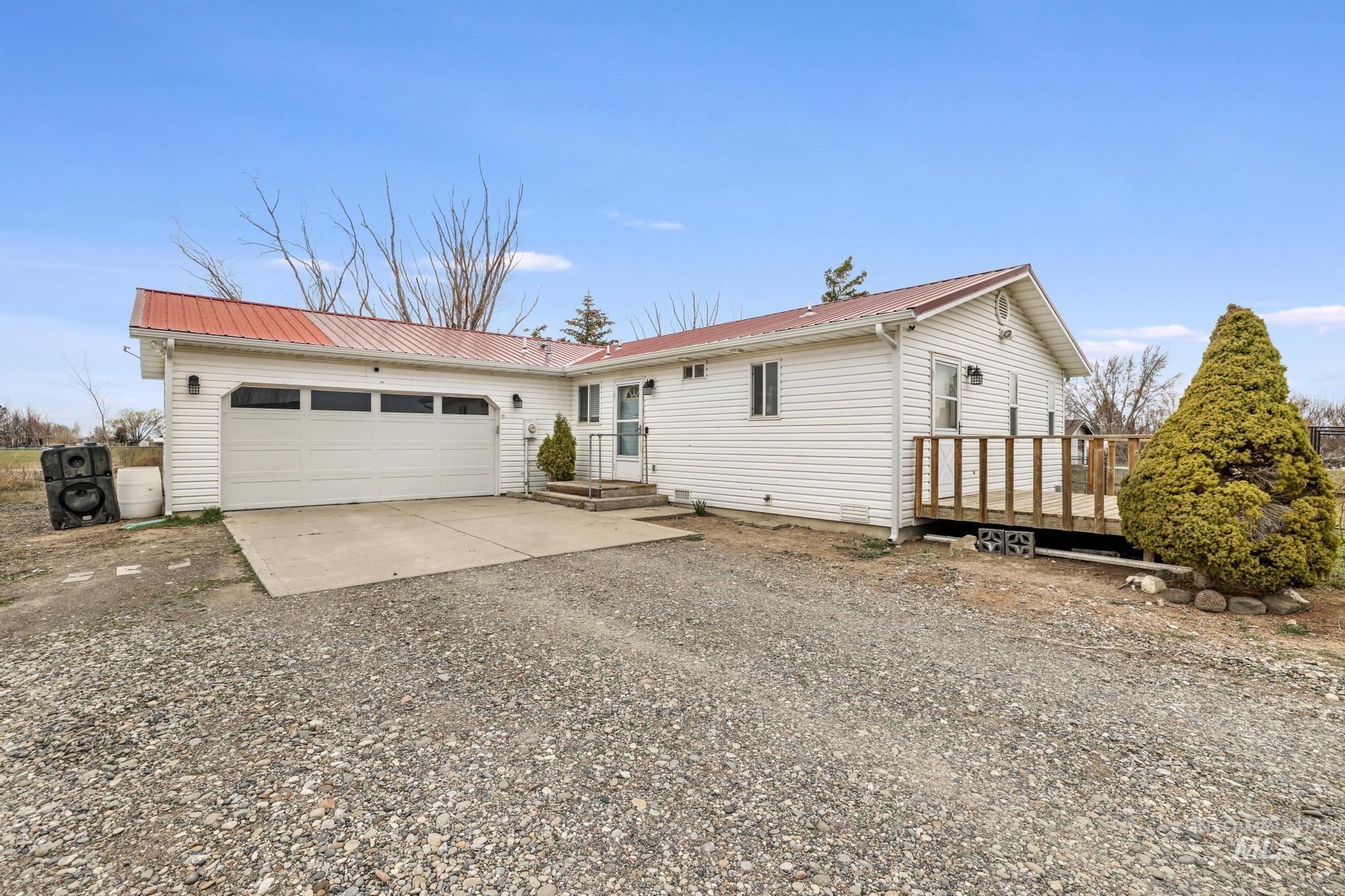 1465 Vista Dr., Gooding, Idaho 83330, 3 Bedrooms, 2 Bathrooms, Residential For Sale, Price $289,900,MLS 98977939