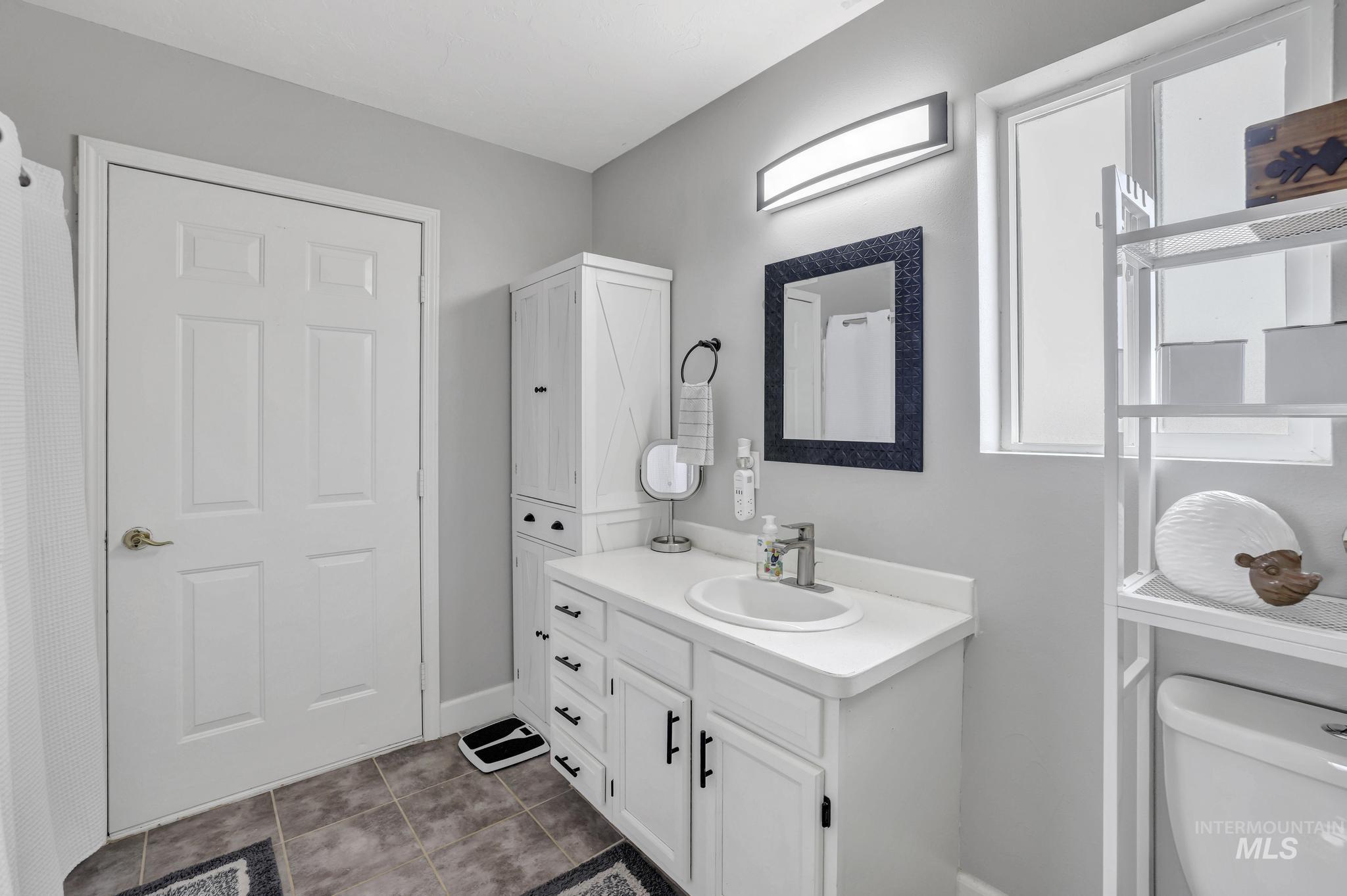 1465 Vista Dr., Gooding, Idaho 83330, 3 Bedrooms, 2 Bathrooms, Residential For Sale, Price $289,900,MLS 98977939