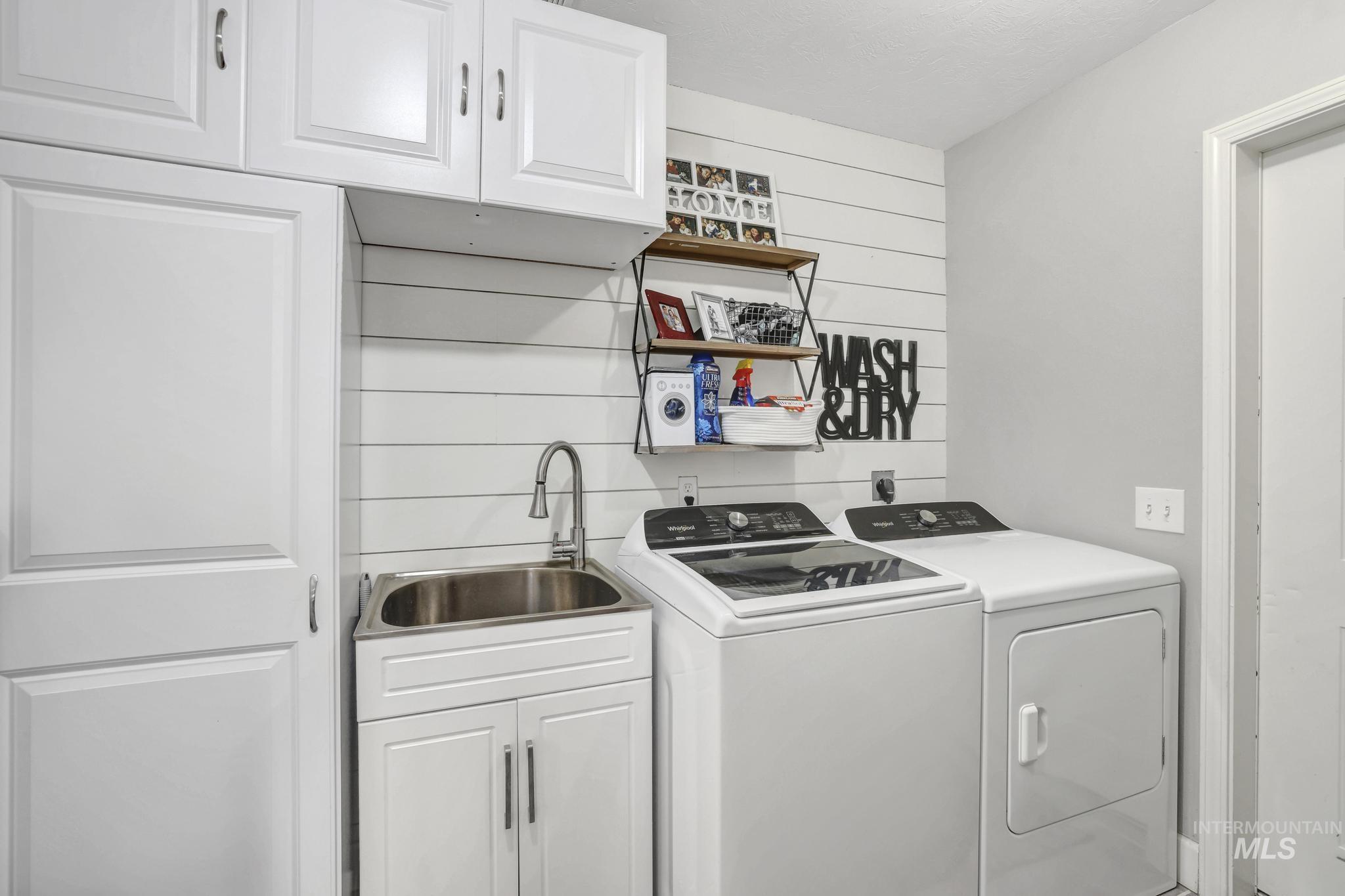 1465 Vista Dr., Gooding, Idaho 83330, 3 Bedrooms, 2 Bathrooms, Residential For Sale, Price $289,900,MLS 98977939