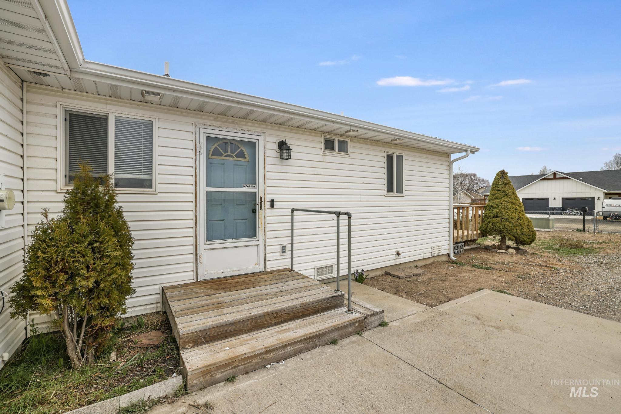 1465 Vista Dr., Gooding, Idaho 83330, 3 Bedrooms, 2 Bathrooms, Residential For Sale, Price $289,900,MLS 98977939