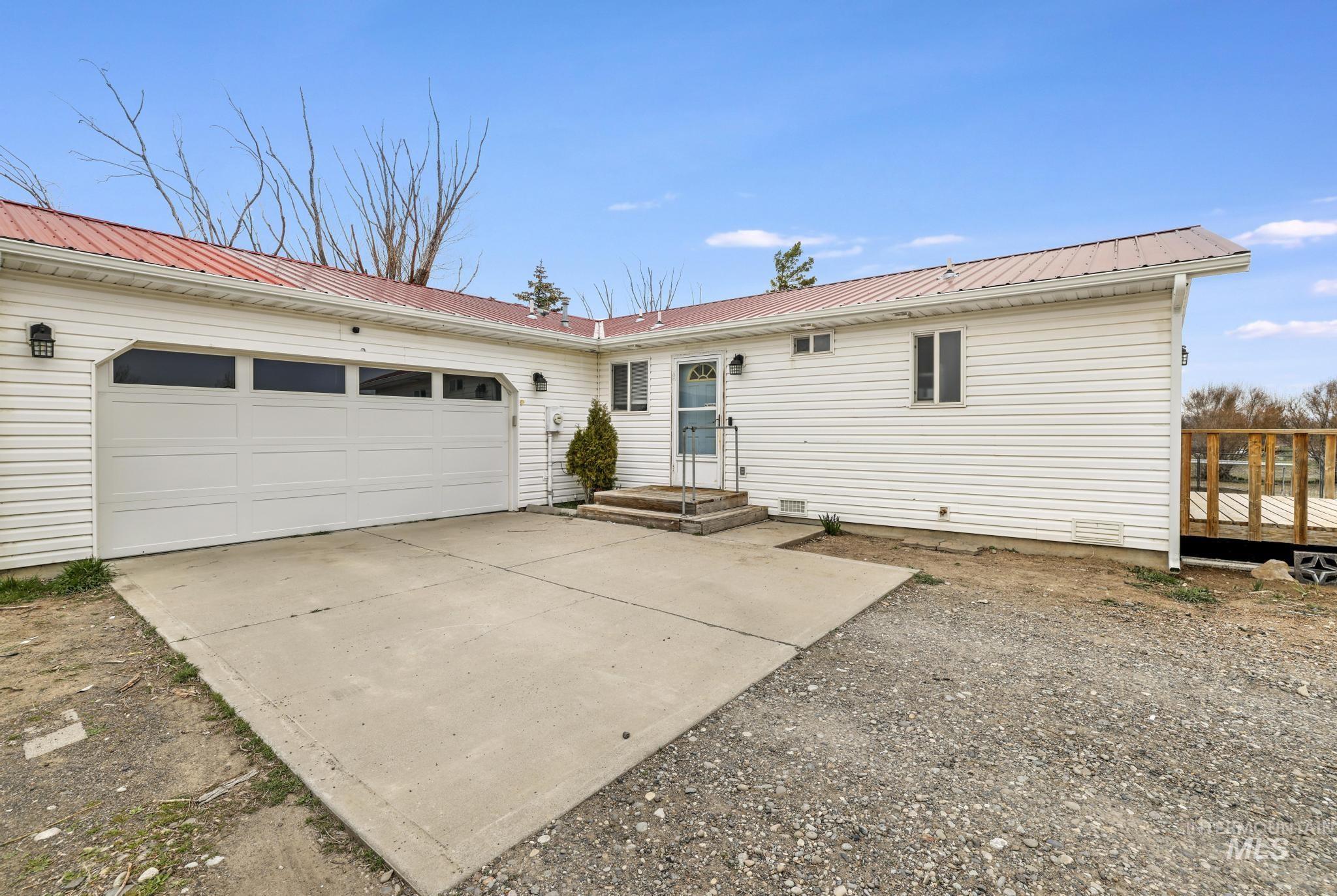 1465 Vista Dr., Gooding, Idaho 83330, 3 Bedrooms, 2 Bathrooms, Residential For Sale, Price $289,900,MLS 98977939