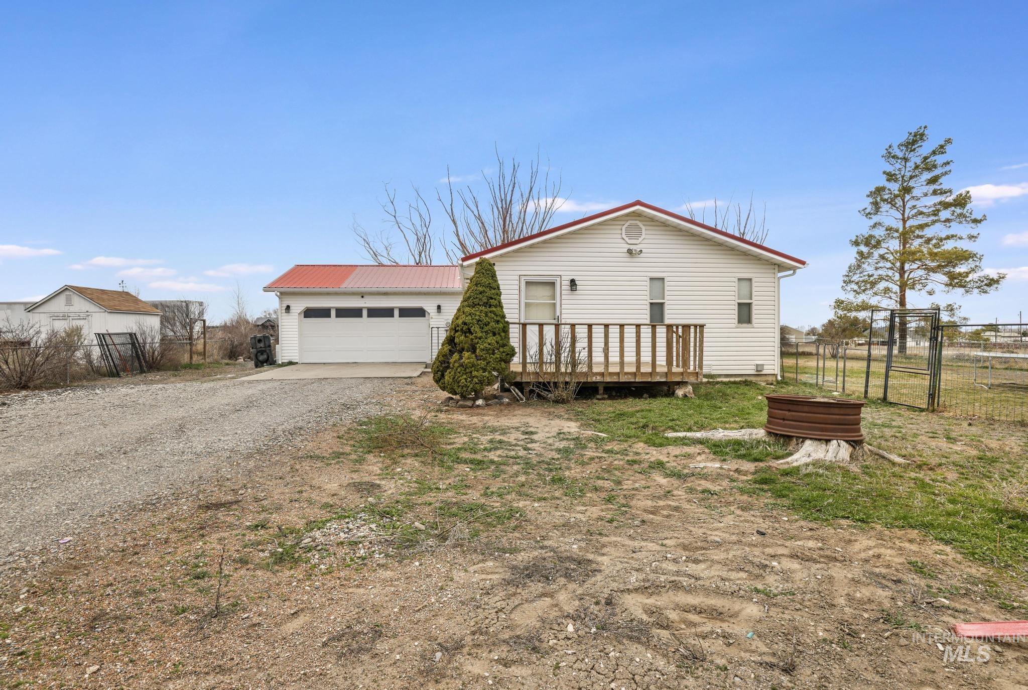 1465 Vista Dr., Gooding, Idaho 83330, 3 Bedrooms, 2 Bathrooms, Residential For Sale, Price $289,900,MLS 98977939