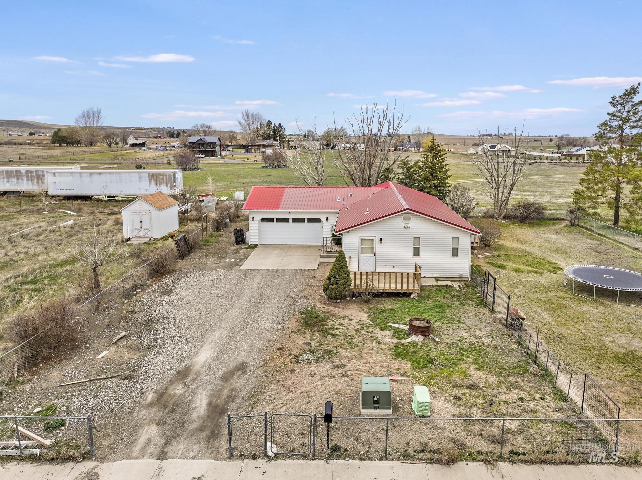 1465 Vista Dr., Gooding, Idaho 83330, 3 Bedrooms, 2 Bathrooms, Residential For Sale, Price $289,900,MLS 98977939