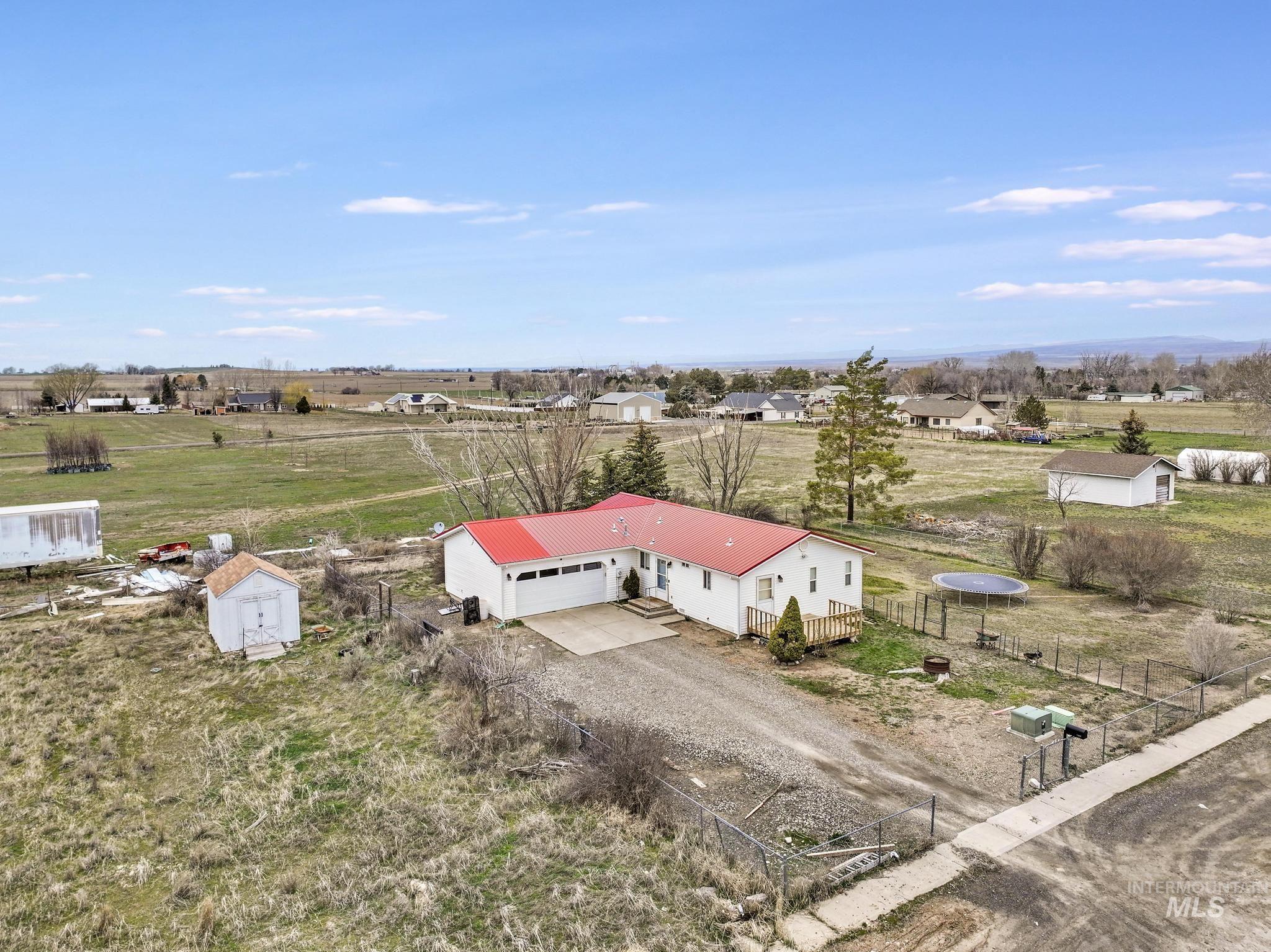 1465 Vista Dr., Gooding, Idaho 83330, 3 Bedrooms, 2 Bathrooms, Residential For Sale, Price $289,900,MLS 98977939