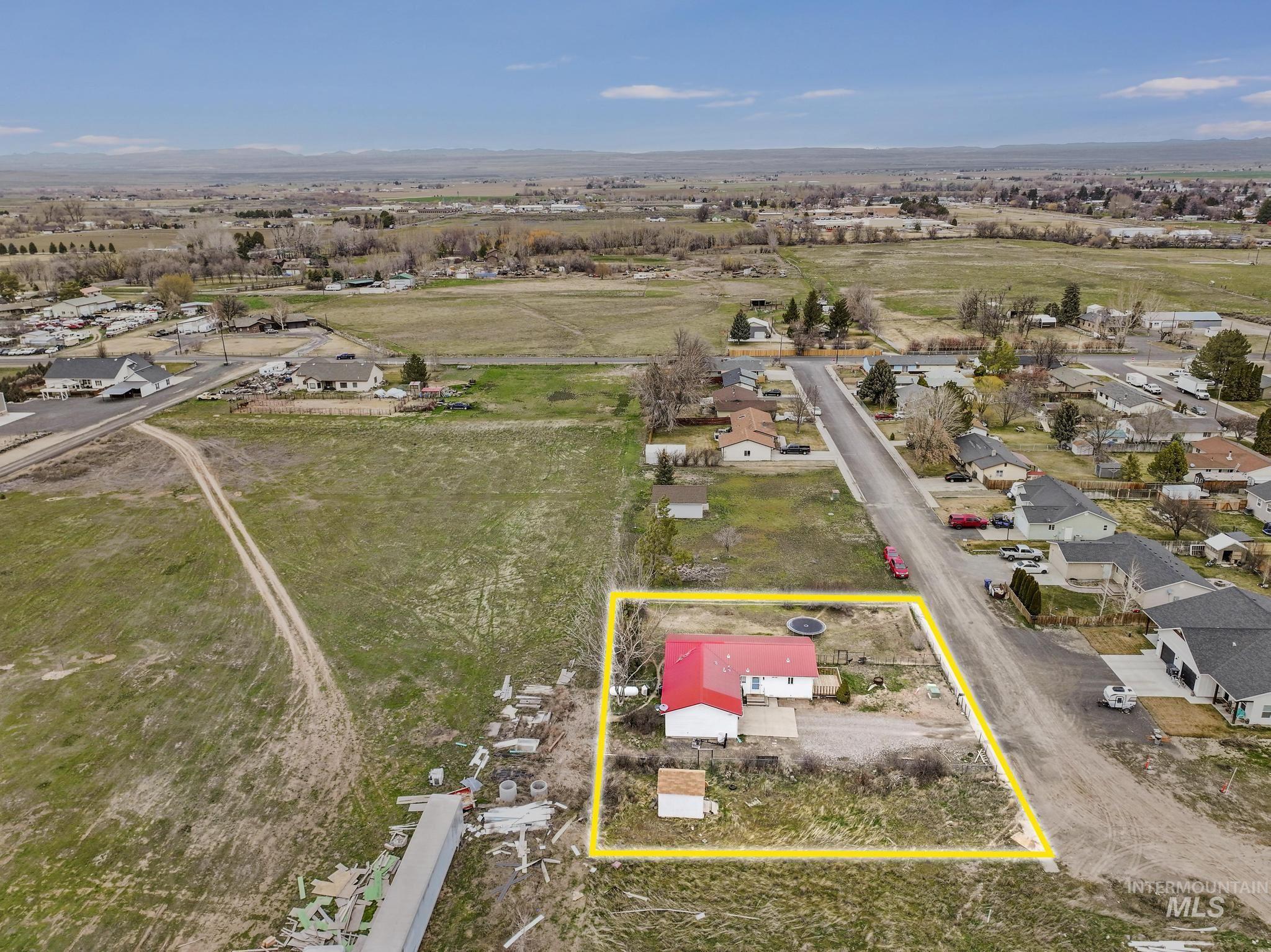 1465 Vista Dr., Gooding, Idaho 83330, 3 Bedrooms, 2 Bathrooms, Residential For Sale, Price $289,900,MLS 98977939