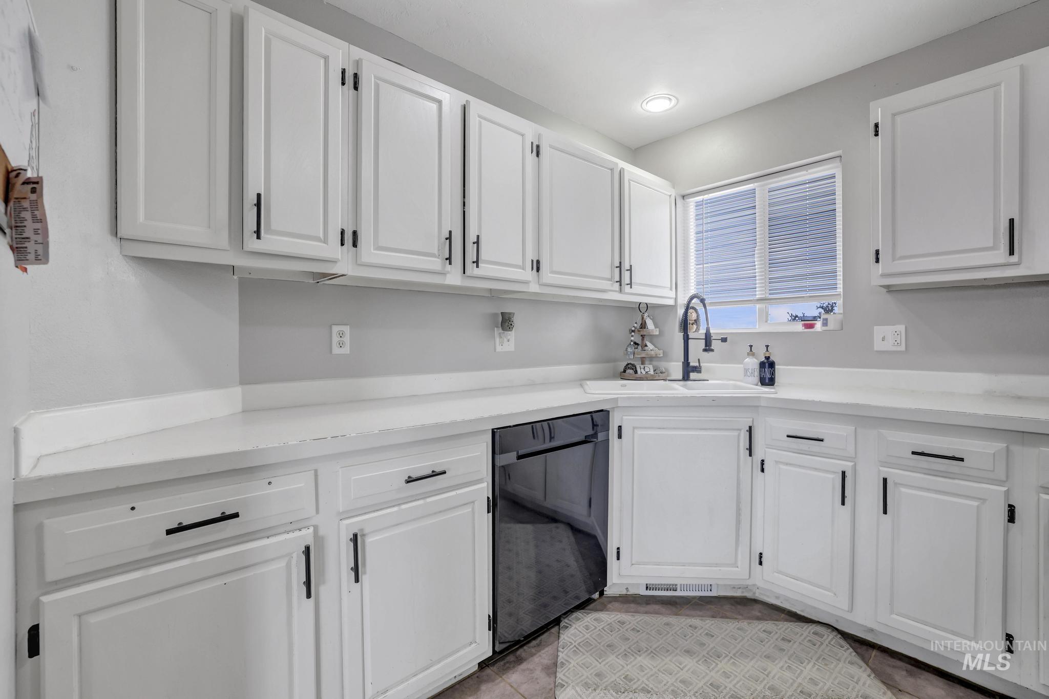 1465 Vista Dr., Gooding, Idaho 83330, 3 Bedrooms, 2 Bathrooms, Residential For Sale, Price $289,900,MLS 98977939