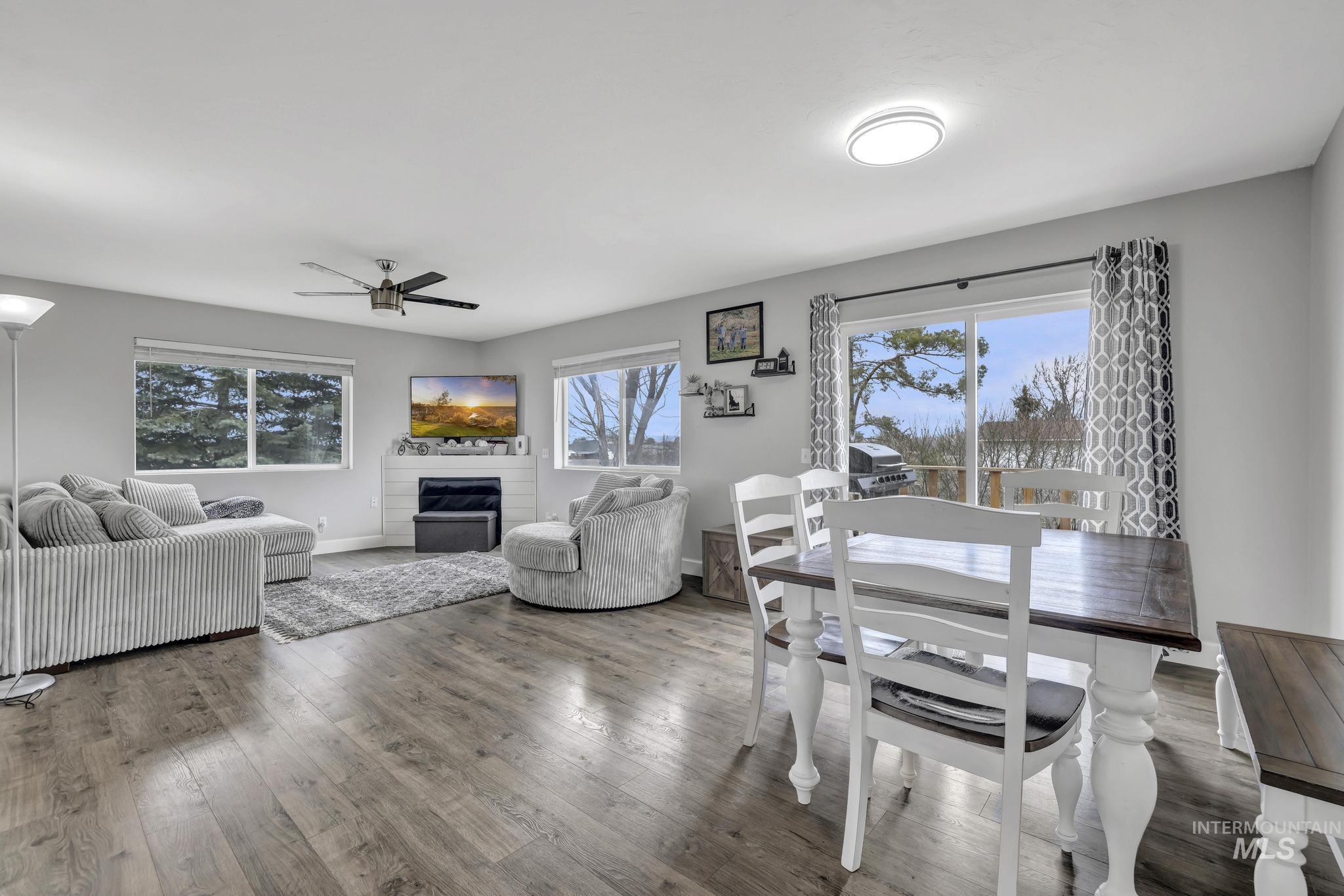 1465 Vista Dr., Gooding, Idaho 83330, 3 Bedrooms, 2 Bathrooms, Residential For Sale, Price $289,900,MLS 98977939