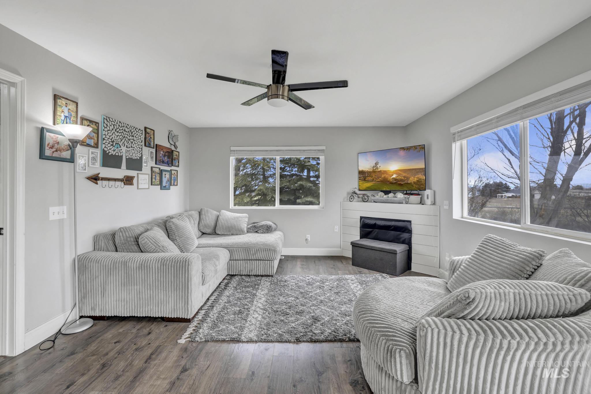 1465 Vista Dr., Gooding, Idaho 83330, 3 Bedrooms, 2 Bathrooms, Residential For Sale, Price $289,900,MLS 98977939