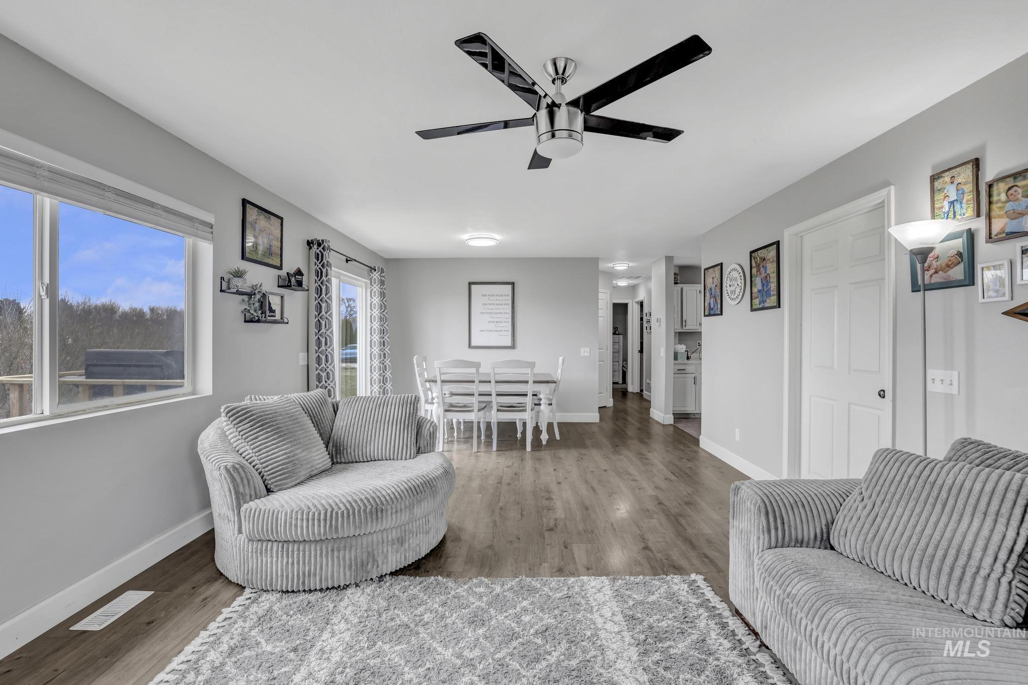 1465 Vista Dr., Gooding, Idaho 83330, 3 Bedrooms, 2 Bathrooms, Residential For Sale, Price $289,900,MLS 98977939