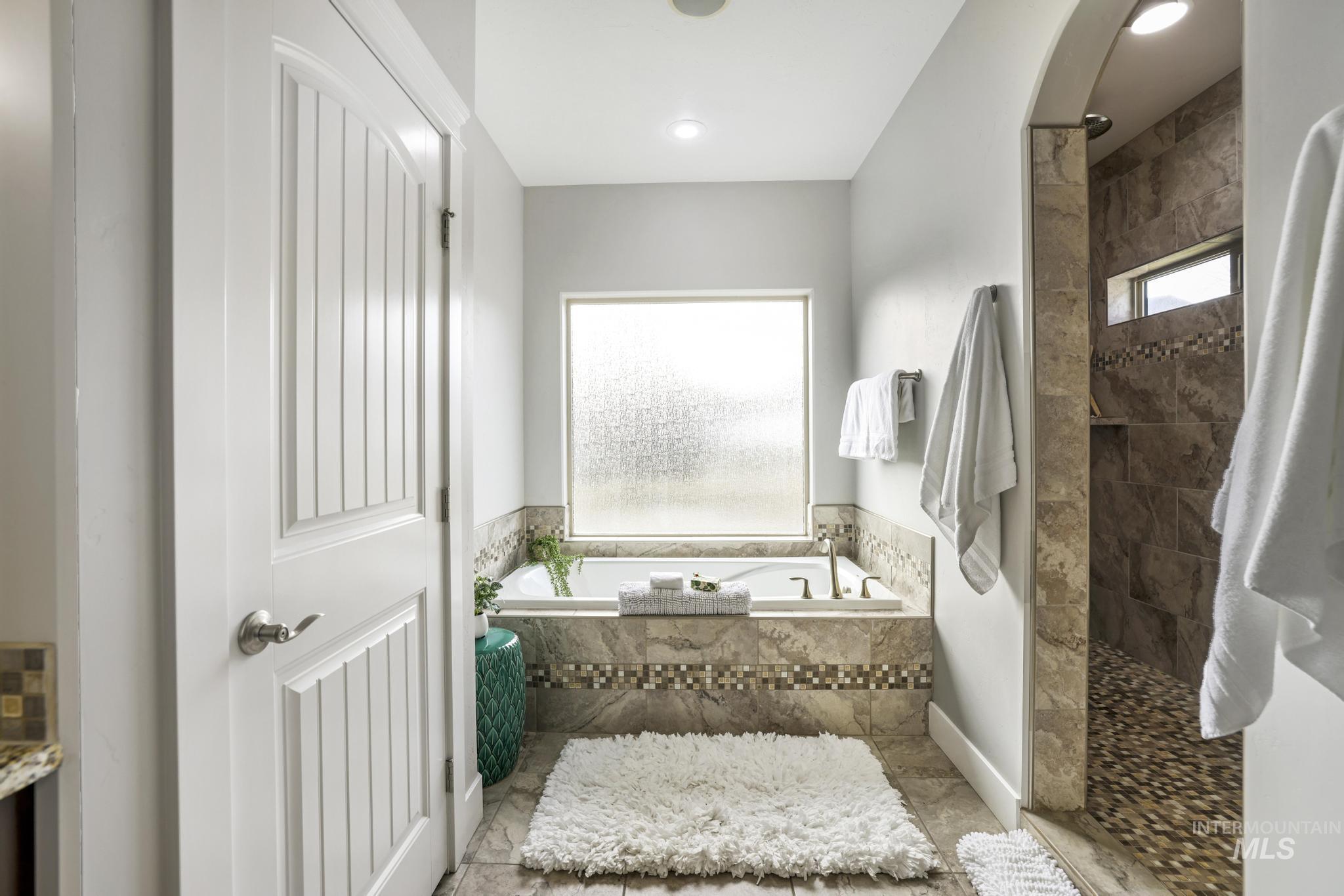 3987 N 3540 E, Kimberly, Idaho 83341, 4 Bedrooms, 3.5 Bathrooms, Residential For Sale, Price $925,000,MLS 98977940