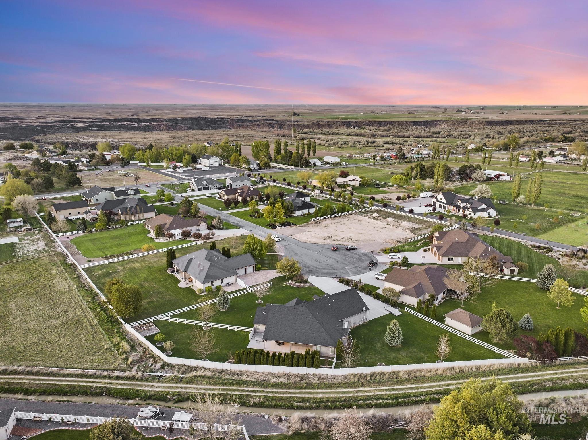 3987 N 3540 E, Kimberly, Idaho 83341, 4 Bedrooms, 3.5 Bathrooms, Residential For Sale, Price $925,000,MLS 98977940