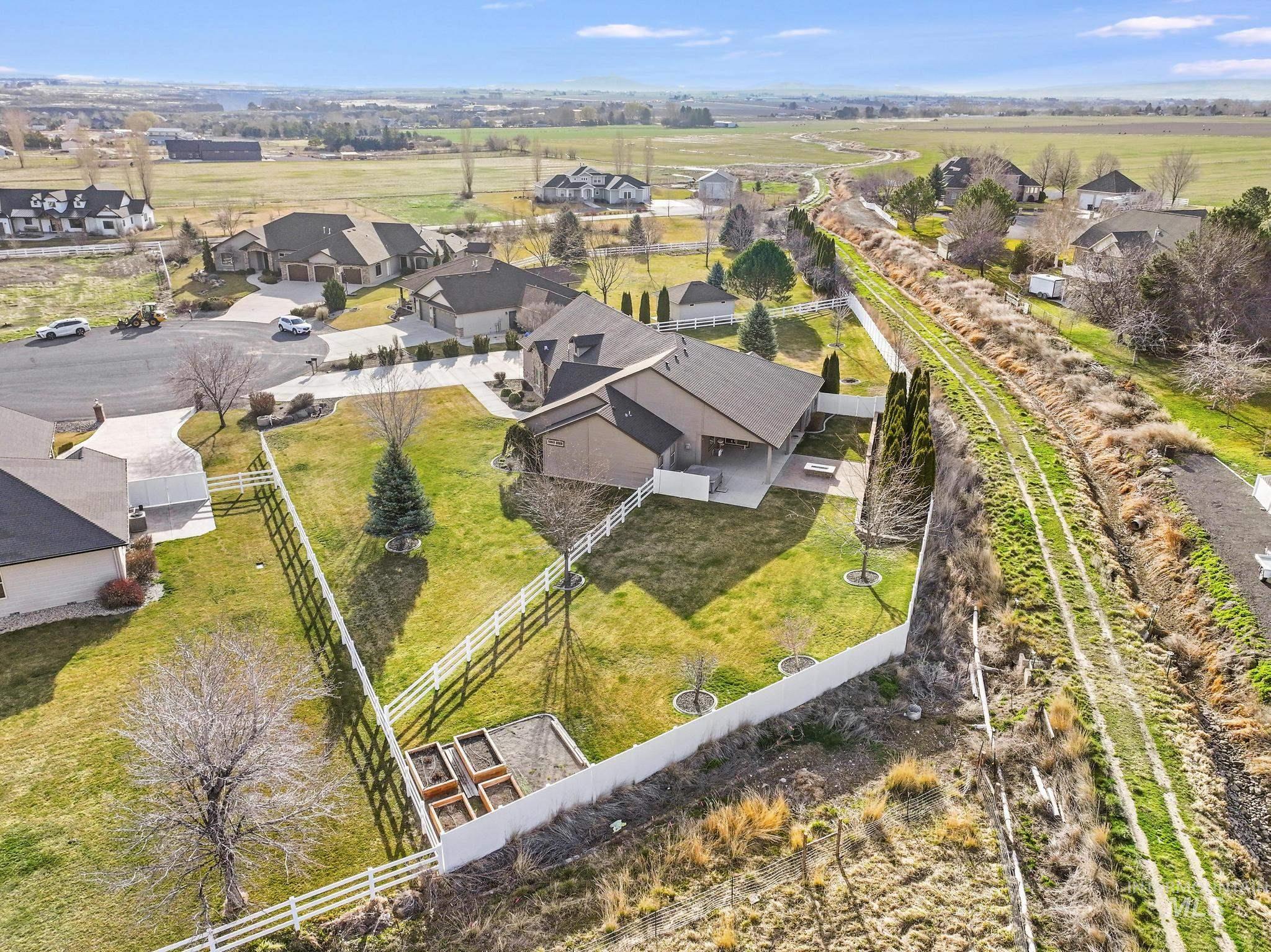 3987 N 3540 E, Kimberly, Idaho 83341, 4 Bedrooms, 3.5 Bathrooms, Residential For Sale, Price $949,500,MLS 98977940