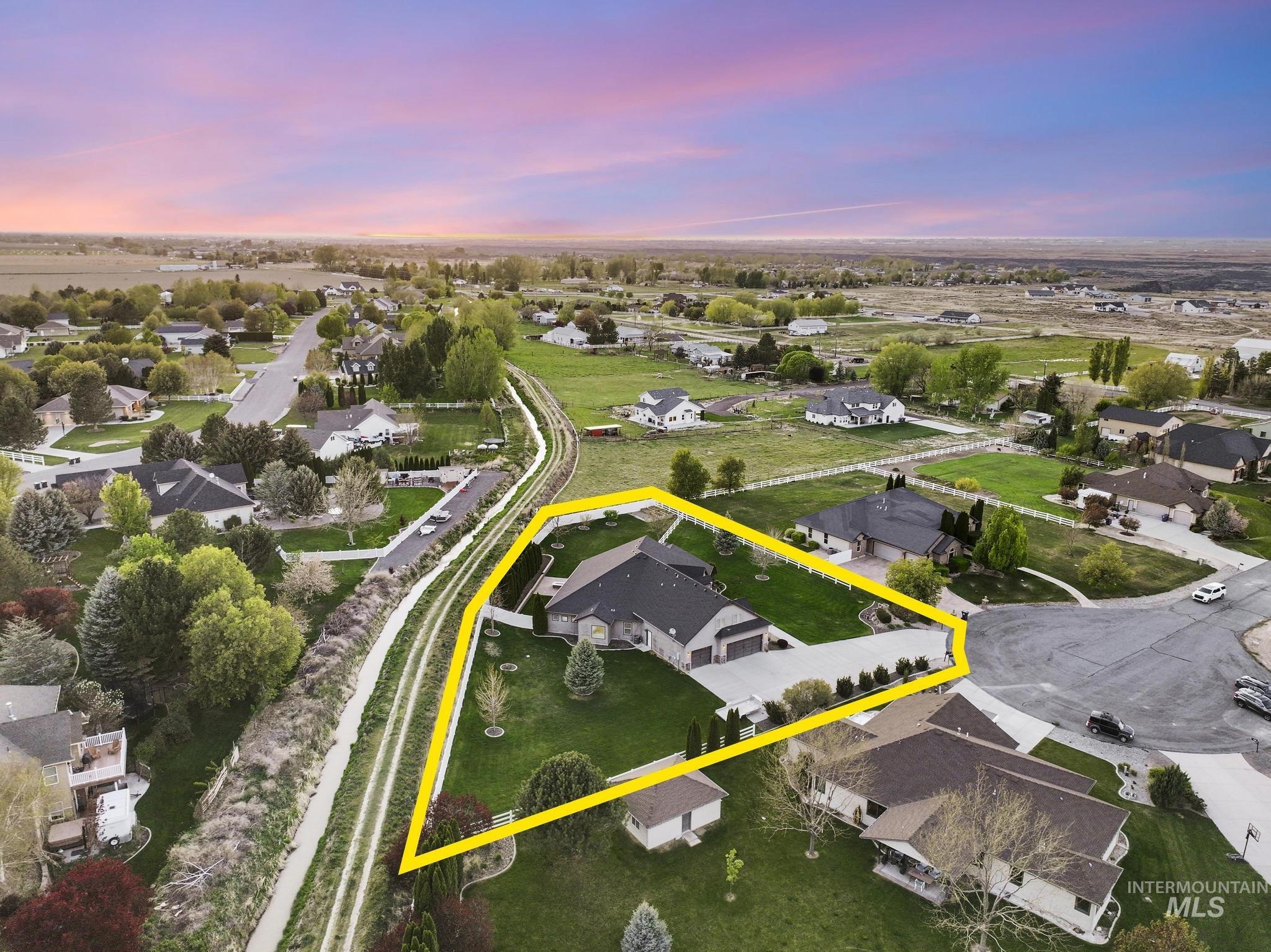 3987 N 3540 E, Kimberly, Idaho 83341, 4 Bedrooms, 3.5 Bathrooms, Residential For Sale, Price $925,000,MLS 98977940