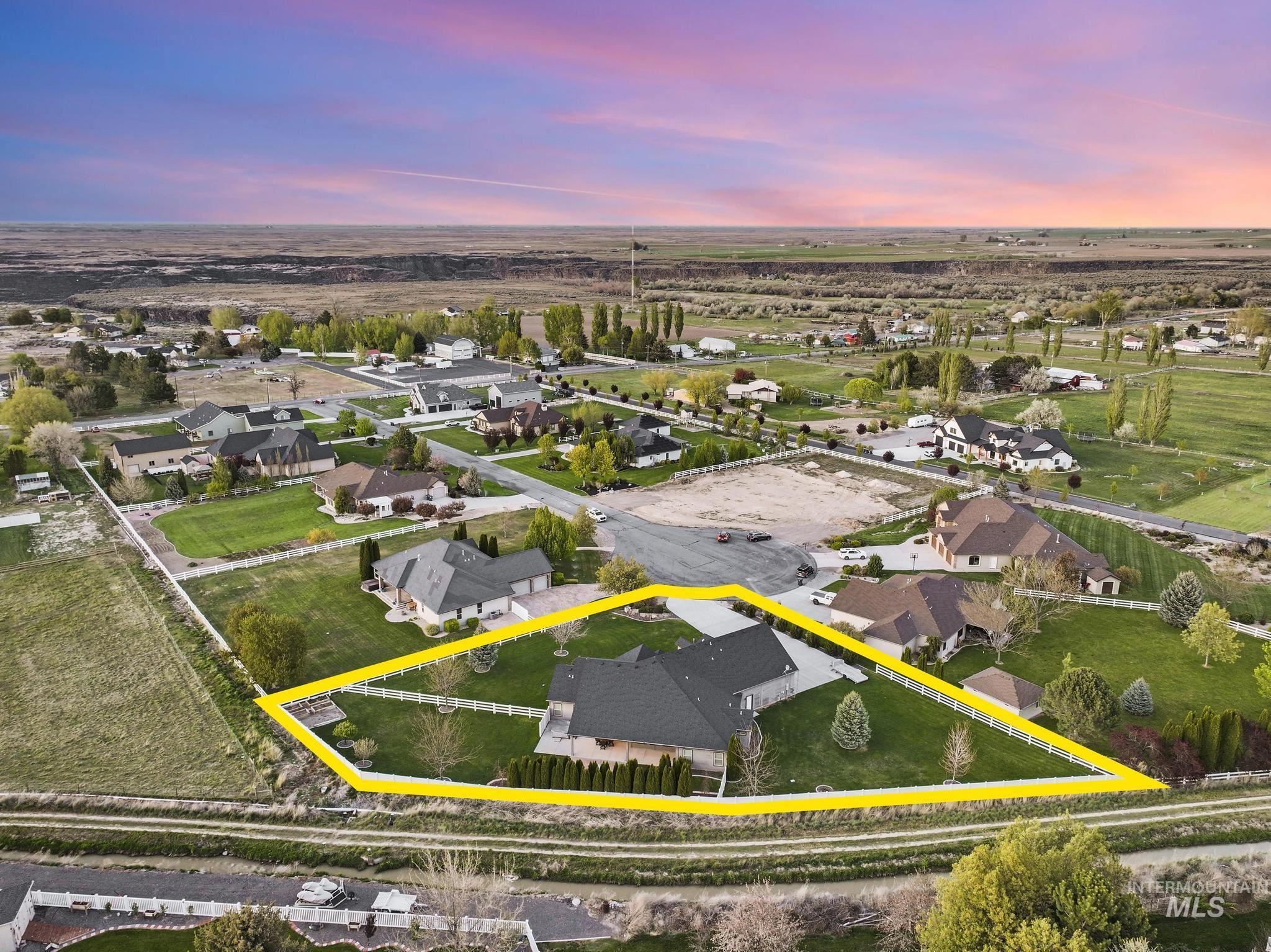 3987 N 3540 E, Kimberly, Idaho 83341, 4 Bedrooms, 3.5 Bathrooms, Residential For Sale, Price $925,000,MLS 98977940