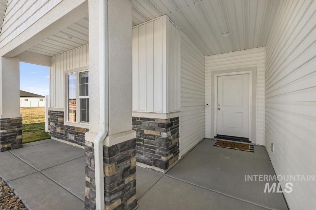 1229 Crestview Drive, Twin Falls, Idaho 83301, 4 Bedrooms, 2 Bathrooms, Residential For Sale, Price $465,000, 98977944