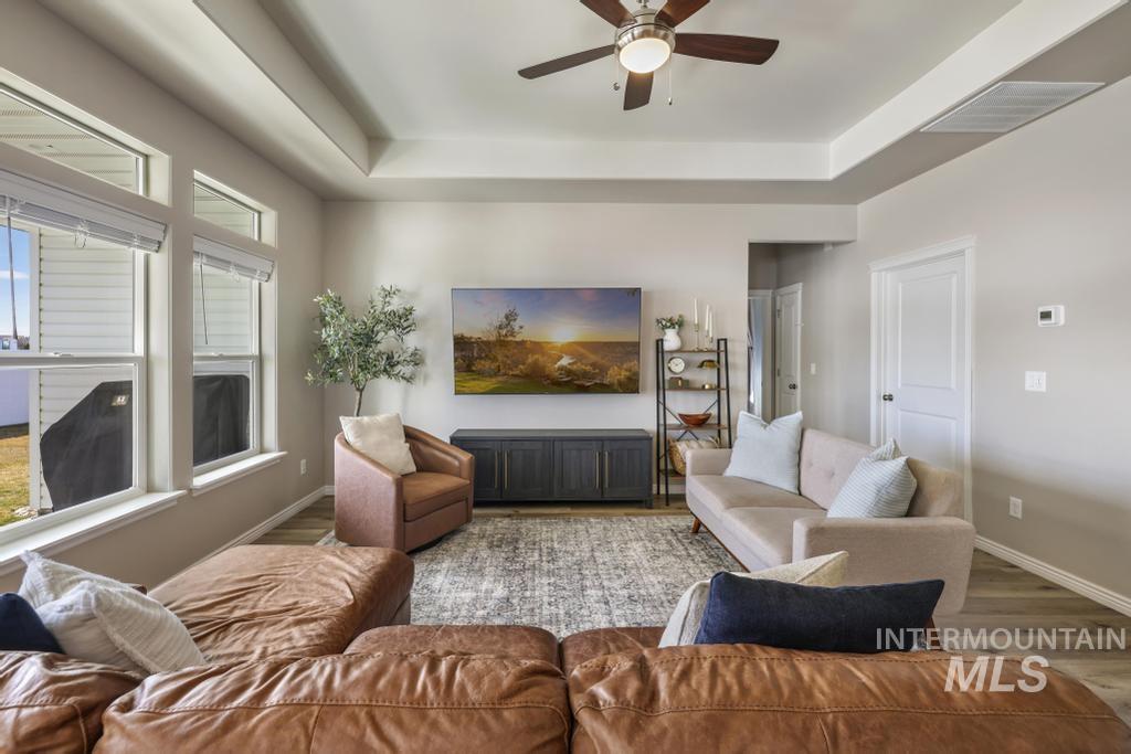 1229 Crestview Drive, Twin Falls, Idaho 83301, 4 Bedrooms, 2 Bathrooms, Residential For Sale, Price $465,000, 98977944