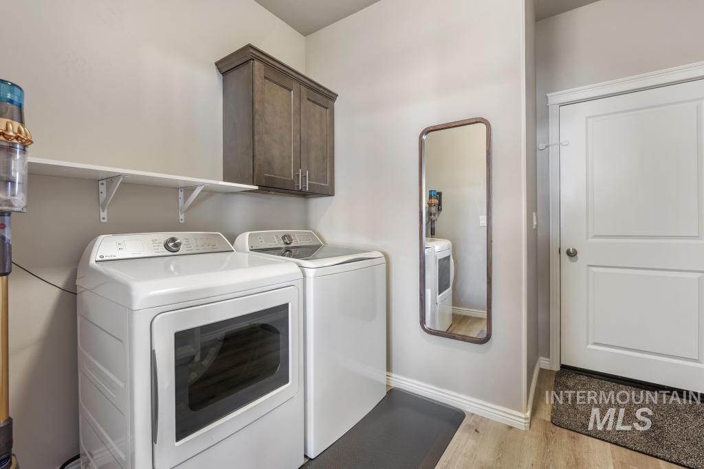 1229 Crestview Drive, Twin Falls, Idaho 83301, 4 Bedrooms, 2 Bathrooms, Residential For Sale, Price $465,000, 98977944