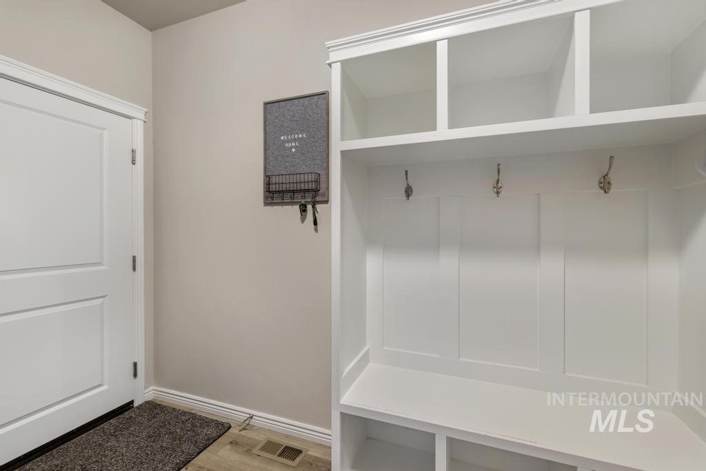 1229 Crestview Drive, Twin Falls, Idaho 83301, 4 Bedrooms, 2 Bathrooms, Residential For Sale, Price $465,000, 98977944