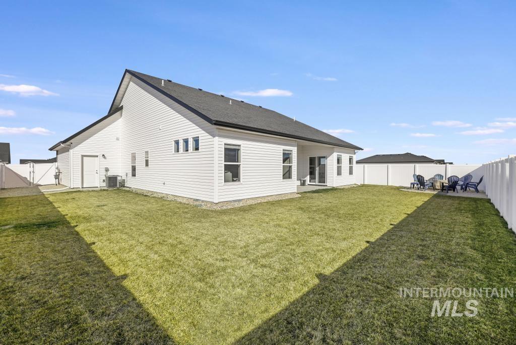 1229 Crestview Drive, Twin Falls, Idaho 83301, 4 Bedrooms, 2 Bathrooms, Residential For Sale, Price $454,500,MLS 98977944