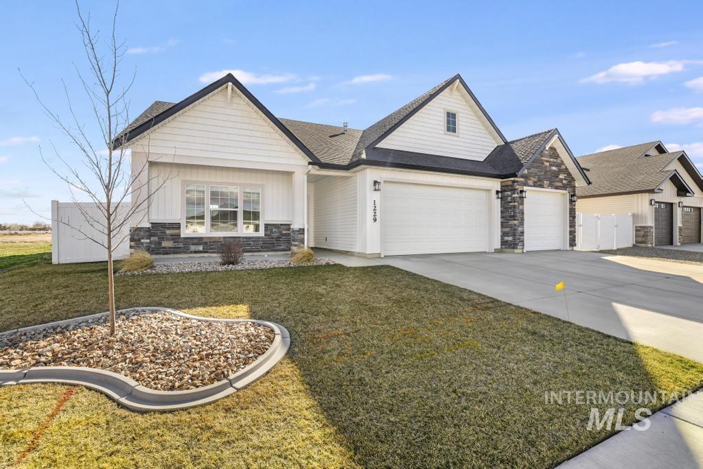 1229 Crestview Drive, Twin Falls, Idaho 83301, 4 Bedrooms, 2 Bathrooms, Residential For Sale, Price $454,500,MLS 98977944
