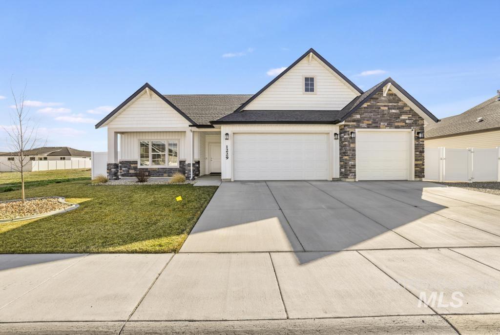 1229 Crestview Drive, Twin Falls, Idaho 83301, 4 Bedrooms, 2 Bathrooms, Residential For Sale, Price $465,000, 98977944