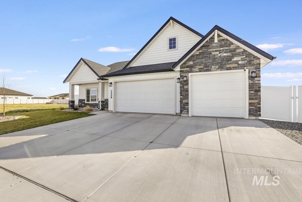 1229 Crestview Drive, Twin Falls, Idaho 83301, 4 Bedrooms, 2 Bathrooms, Residential For Sale, Price $465,000, 98977944