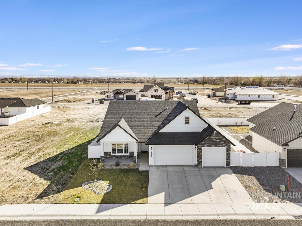 1229 Crestview Drive, Twin Falls, Idaho 83301, 4 Bedrooms, 2 Bathrooms, Residential For Sale, Price $454,500,MLS 98977944