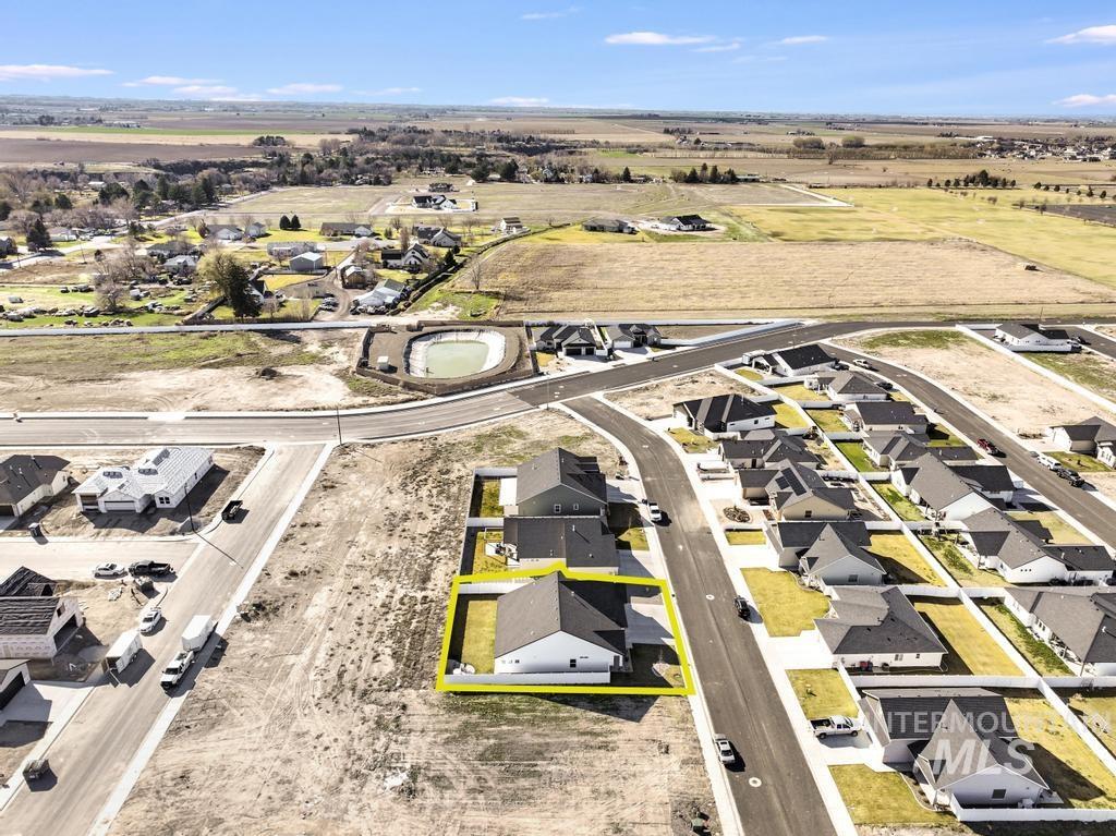 1229 Crestview Drive, Twin Falls, Idaho 83301, 4 Bedrooms, 2 Bathrooms, Residential For Sale, Price $465,000, 98977944