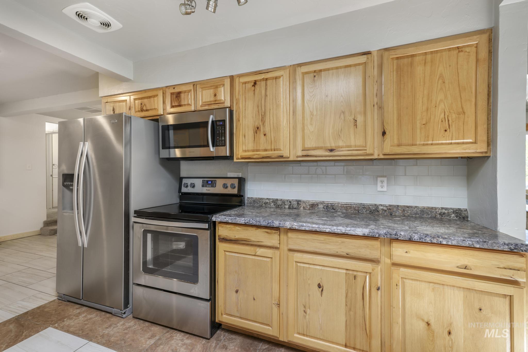 564 S Blue Lakes Blvd, Twin Falls, Idaho 83301, 9 Bedrooms, 5 Bathrooms, Residential For Sale, Price $847,000, 98977945