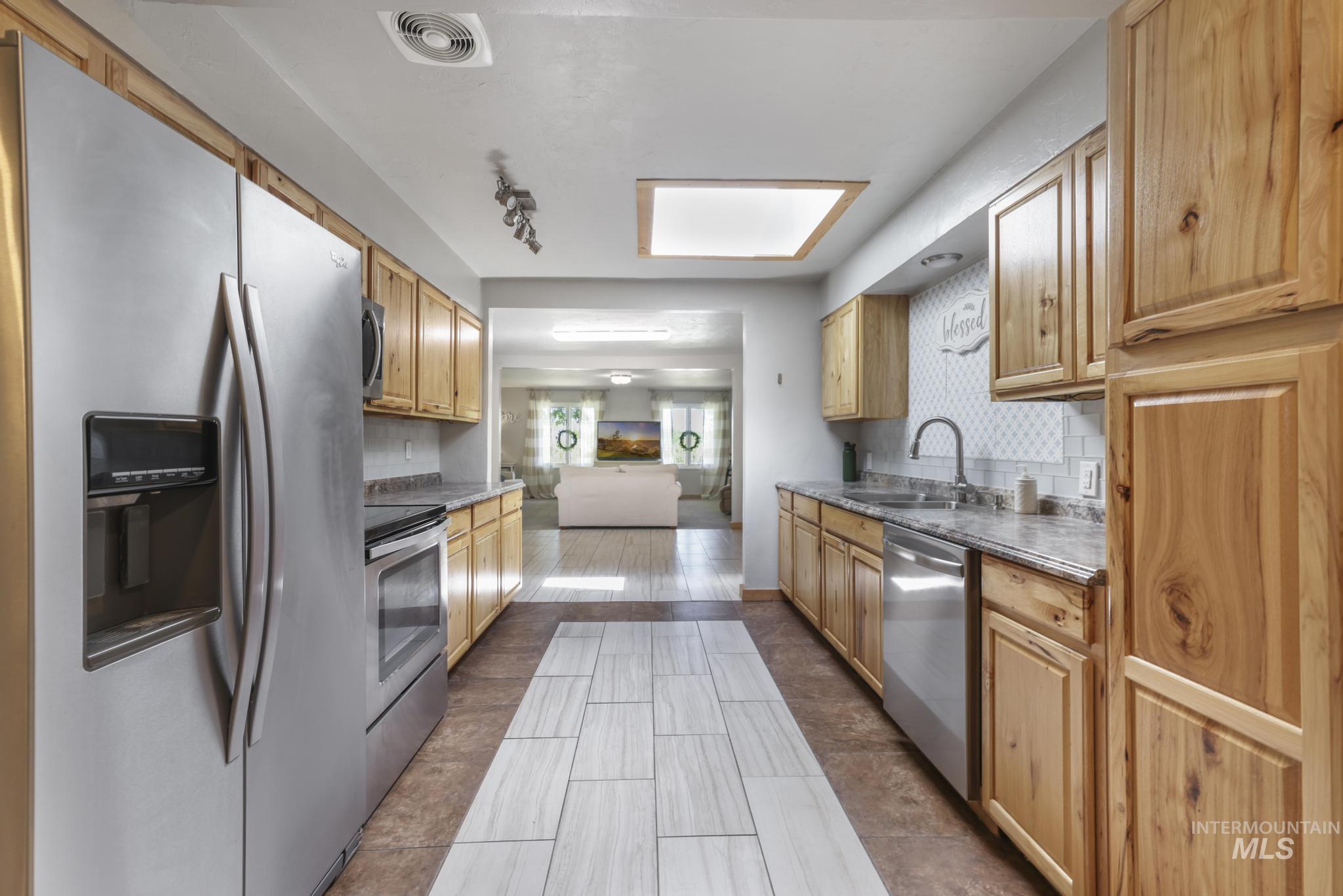 564 S South Blue Lakes Blvd, Twin Falls, Idaho 83301, 9 Bedrooms, 5 Bathrooms, Residential For Sale, Price $799,999,MLS 98977945