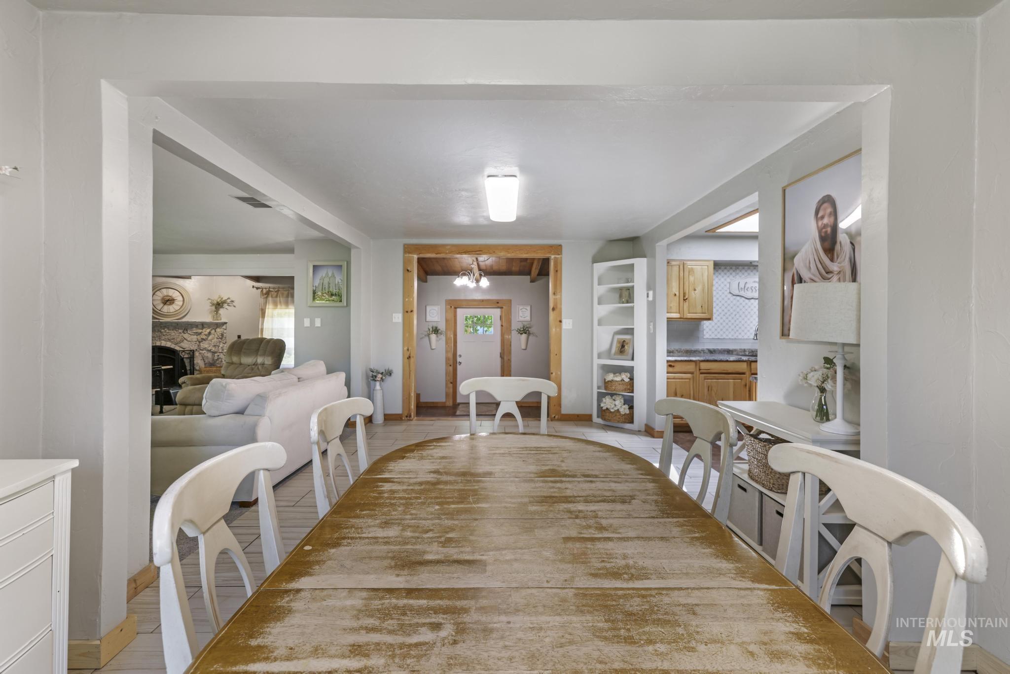 564 S Blue Lakes Blvd, Twin Falls, Idaho 83301, 9 Bedrooms, 5 Bathrooms, Residential For Sale, Price $847,000, 98977945