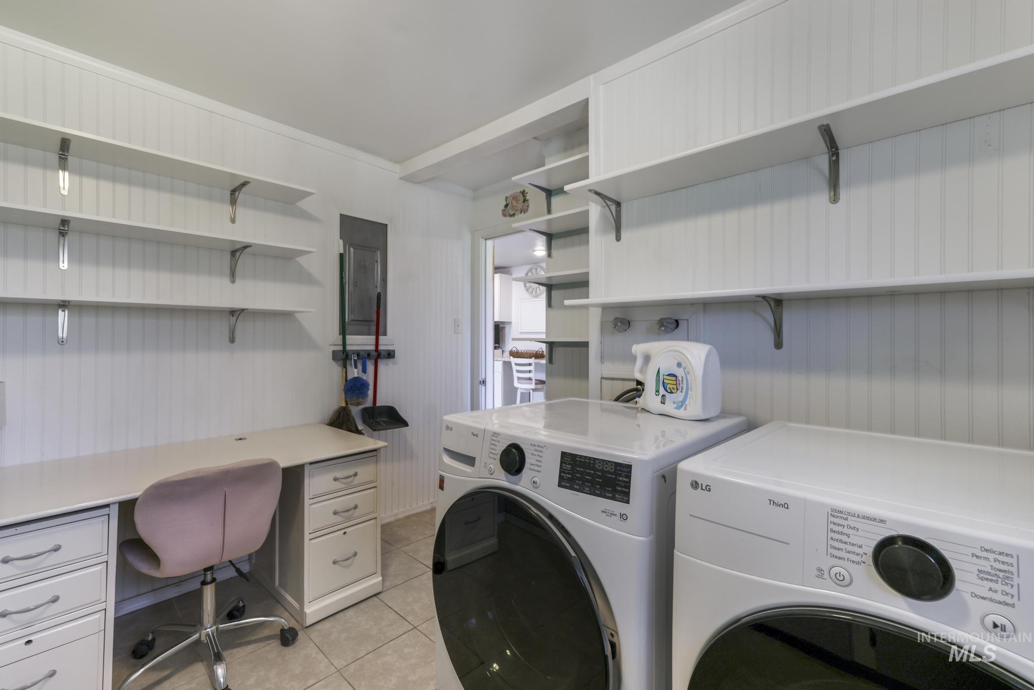 564 S Blue Lakes Blvd, Twin Falls, Idaho 83301, 9 Bedrooms, 5 Bathrooms, Residential For Sale, Price $847,000, 98977945