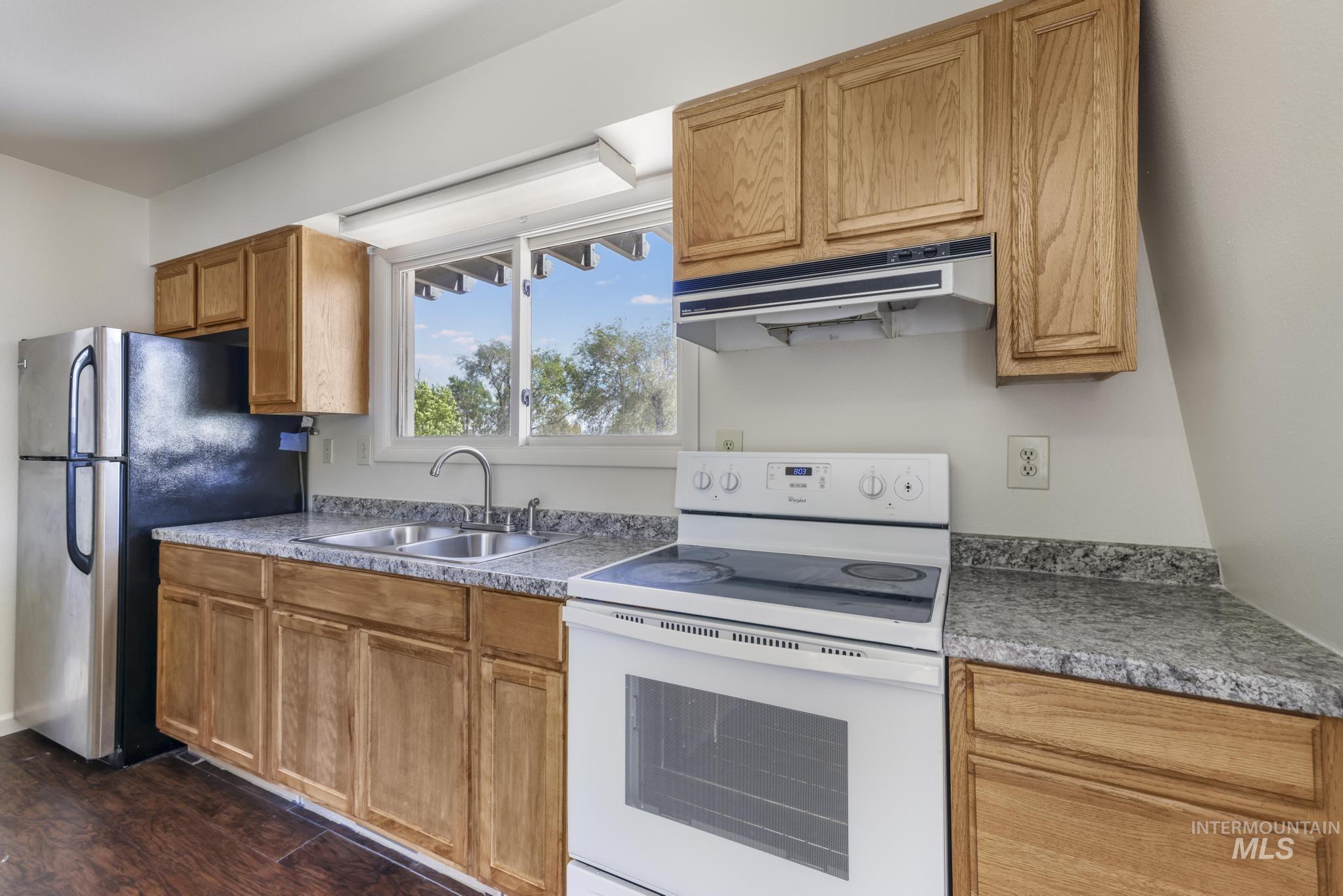 564 S South Blue Lakes Blvd, Twin Falls, Idaho 83301, 9 Bedrooms, 5 Bathrooms, Residential For Sale, Price $799,999,MLS 98977945