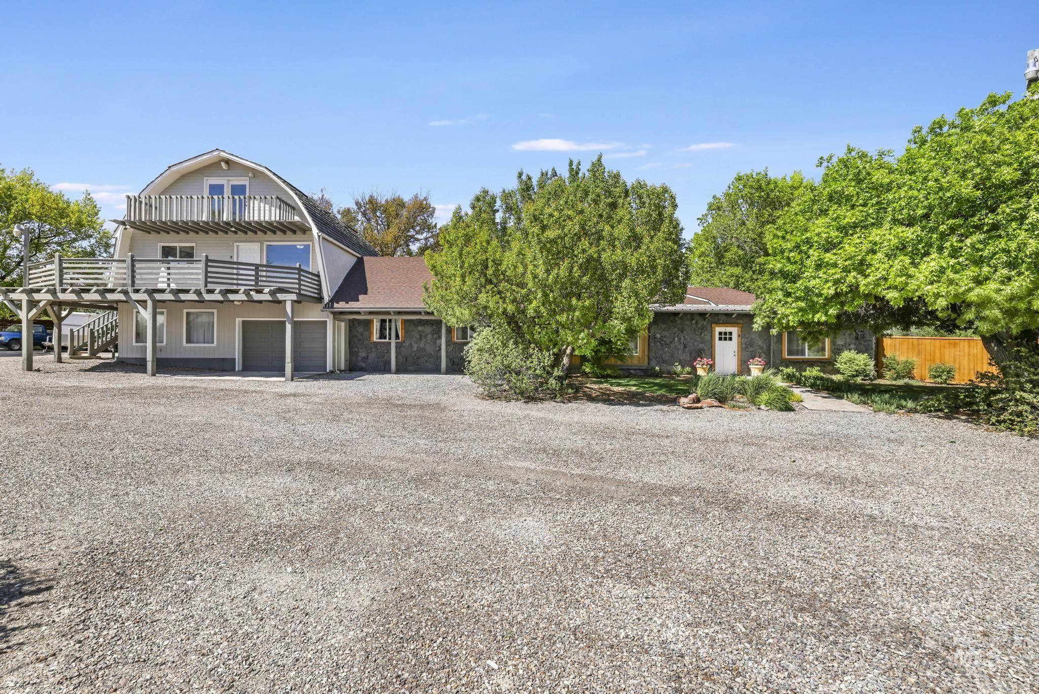 564 S South Blue Lakes Blvd, Twin Falls, Idaho 83301, 9 Bedrooms, 5 Bathrooms, Residential For Sale, Price $799,999,MLS 98977945