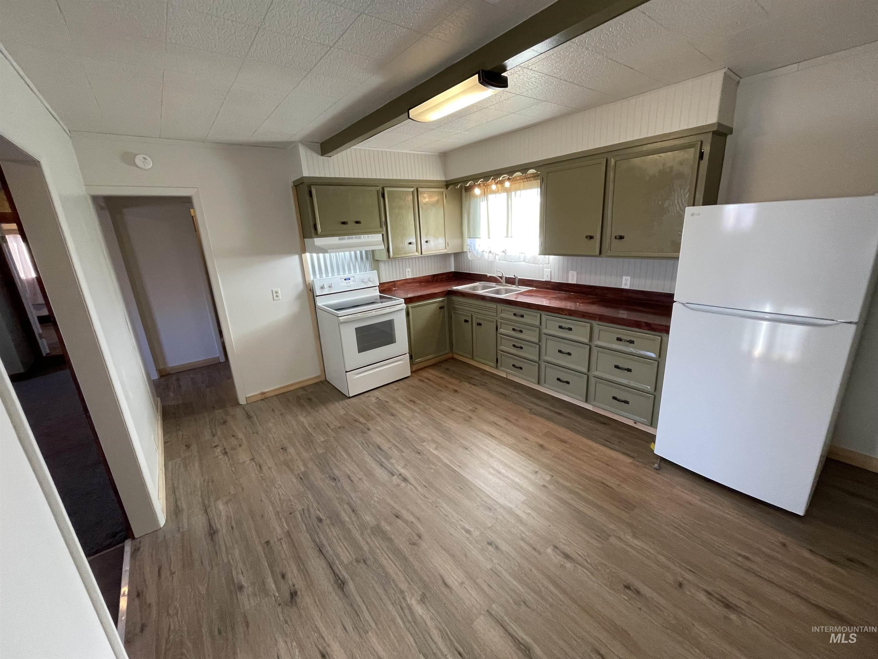 564 S South Blue Lakes Blvd, Twin Falls, Idaho 83301, 9 Bedrooms, 5 Bathrooms, Residential For Sale, Price $799,999,MLS 98977945