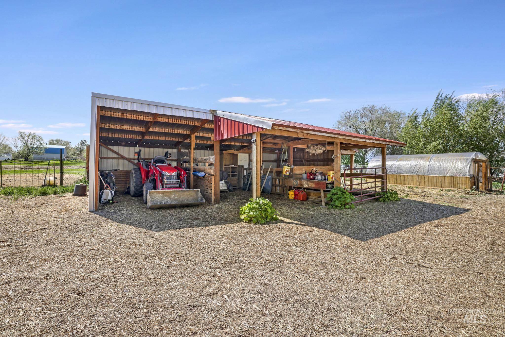 564 S Blue Lakes Blvd, Twin Falls, Idaho 83301, 9 Bedrooms, 5 Bathrooms, Residential For Sale, Price $847,000, 98977945