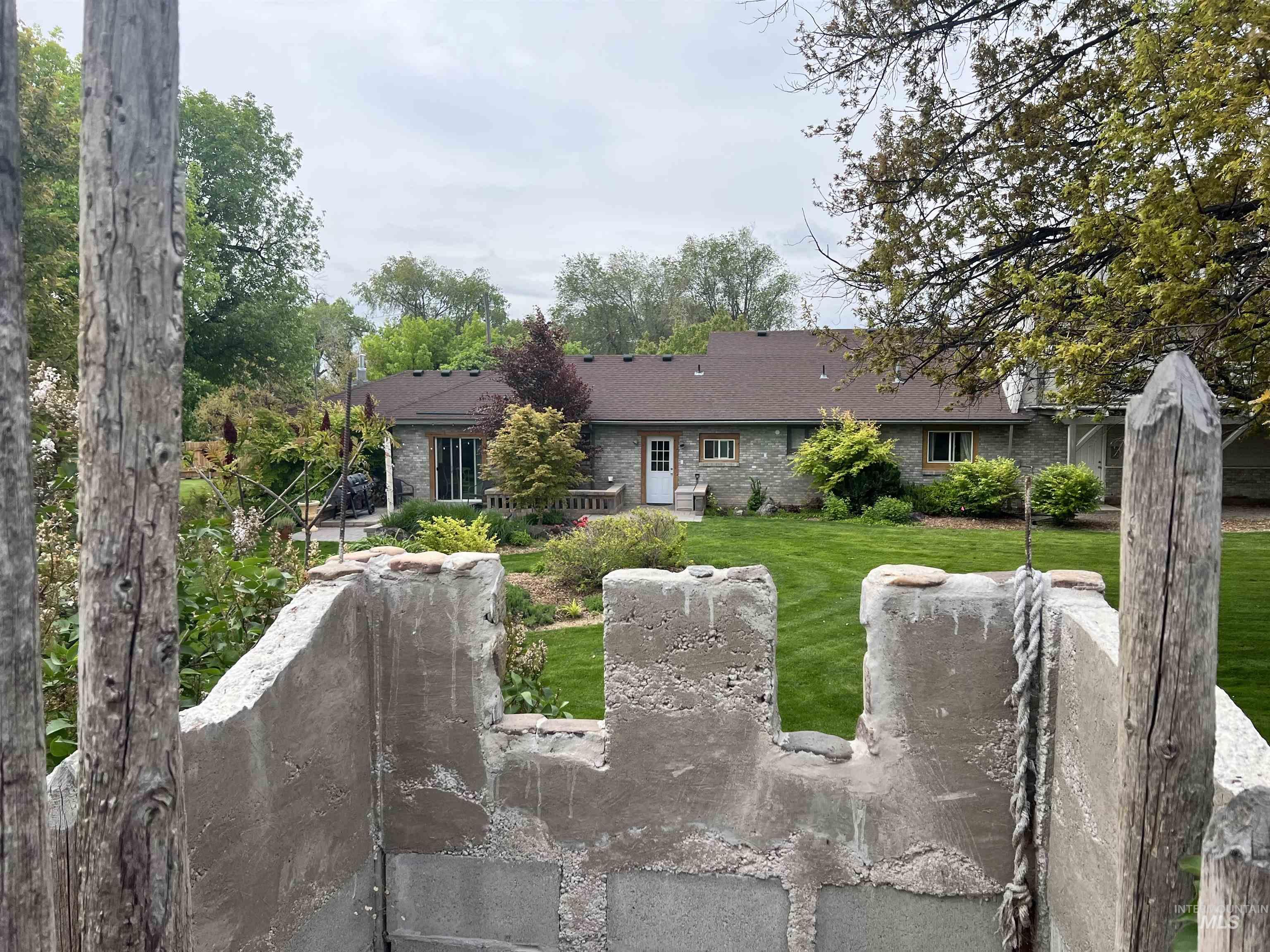 564 S South Blue Lakes Blvd, Twin Falls, Idaho 83301, 9 Bedrooms, 5 Bathrooms, Residential For Sale, Price $799,999,MLS 98977945