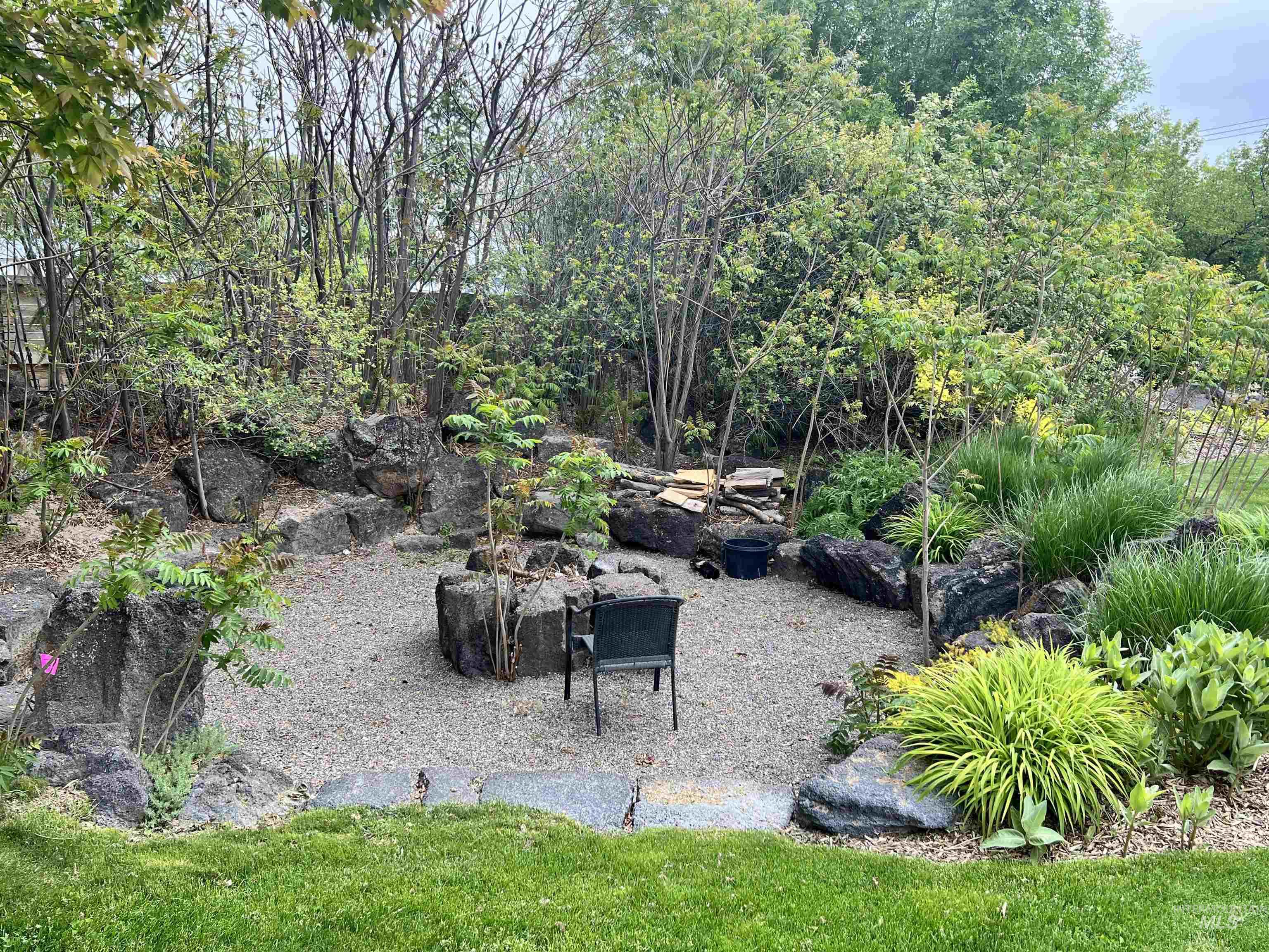 564 S Blue Lakes Blvd, Twin Falls, Idaho 83301, 9 Bedrooms, 5 Bathrooms, Residential For Sale, Price $847,000, 98977945