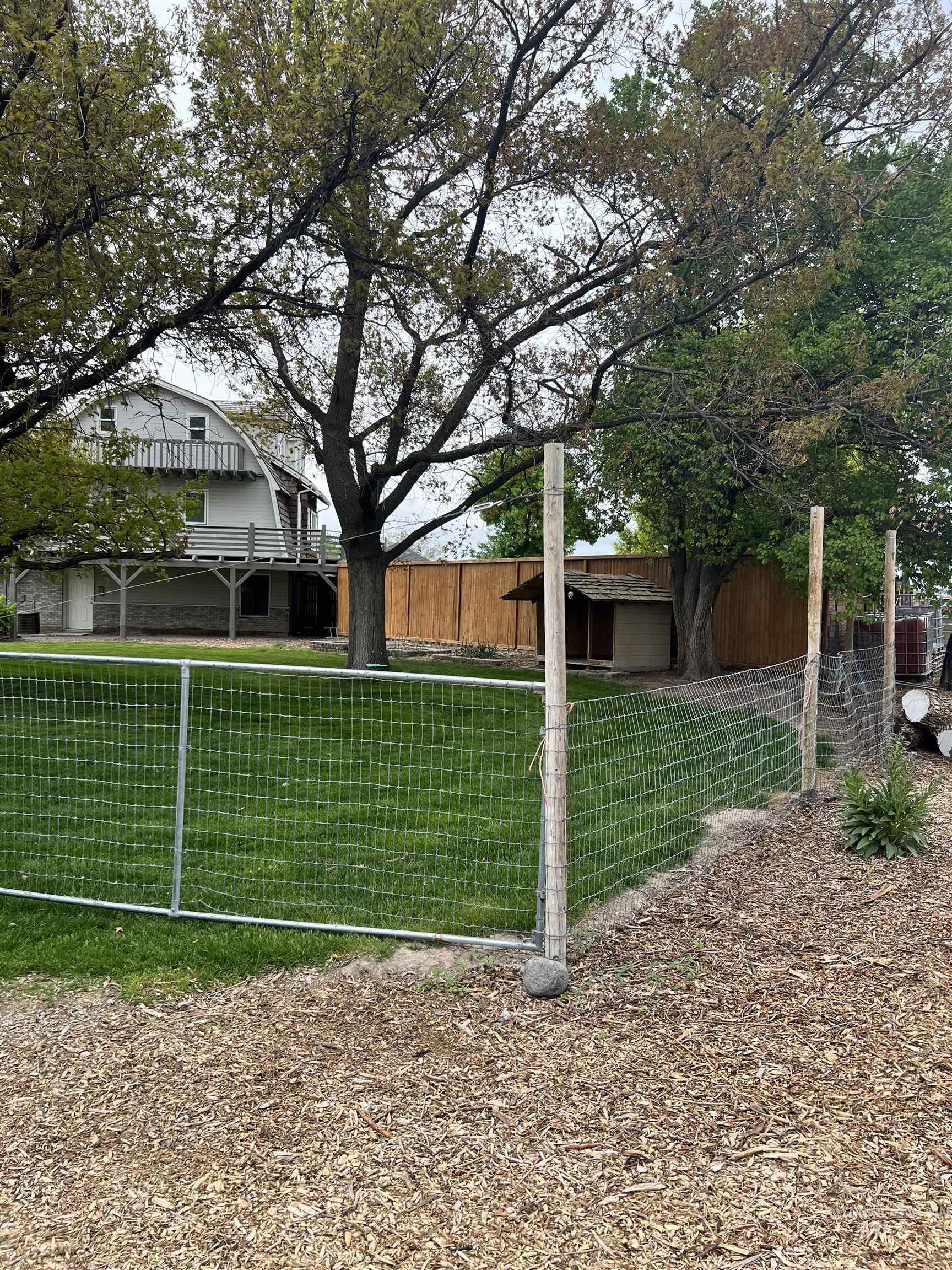 564 S Blue Lakes Blvd, Twin Falls, Idaho 83301, 9 Bedrooms, 5 Bathrooms, Residential For Sale, Price $847,000, 98977945