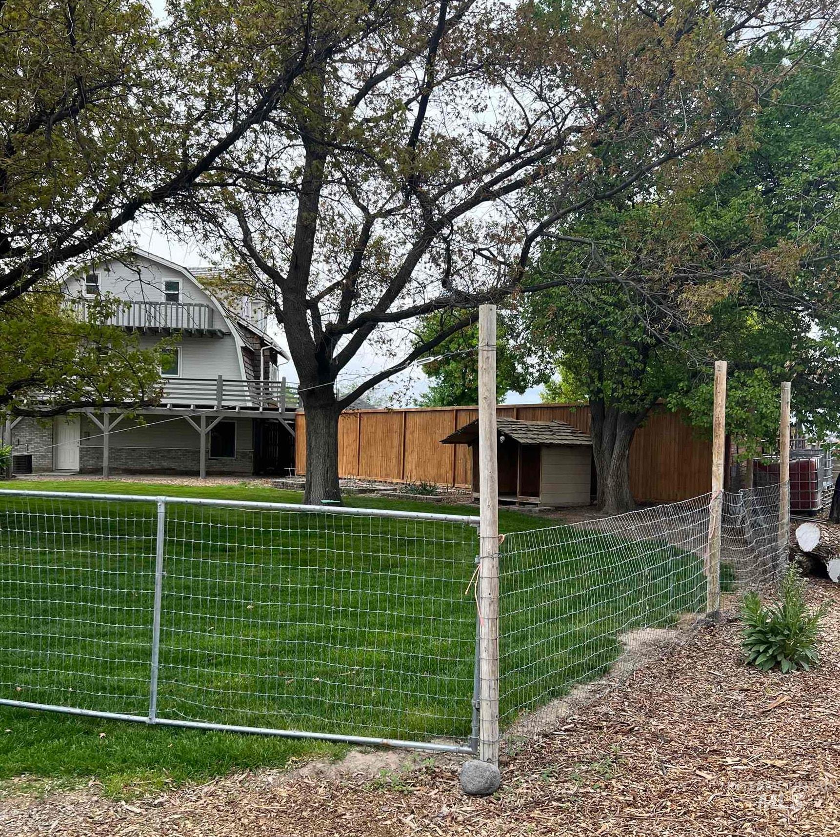 564 S South Blue Lakes Blvd, Twin Falls, Idaho 83301, 9 Bedrooms, 5 Bathrooms, Residential For Sale, Price $799,999,MLS 98977945