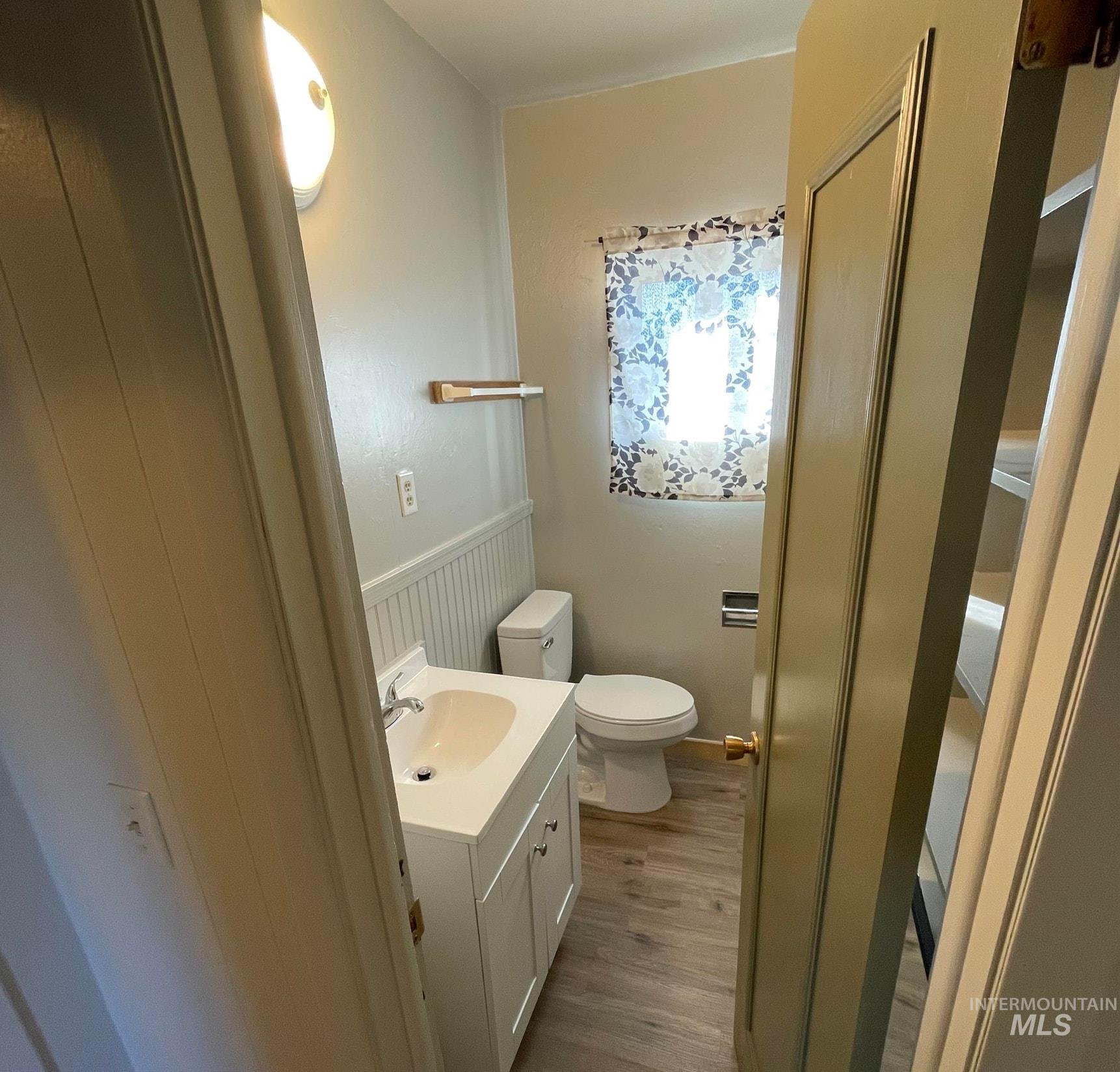 564 S Blue Lakes Blvd, Twin Falls, Idaho 83301, 9 Bedrooms, 5 Bathrooms, Residential For Sale, Price $847,000, 98977945