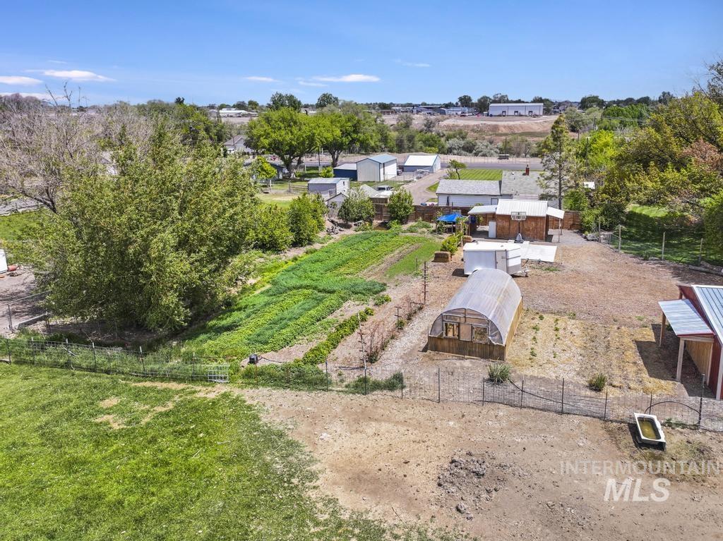 564 S Blue Lakes Blvd, Twin Falls, Idaho 83301, 9 Bedrooms, 5 Bathrooms, Residential For Sale, Price $847,000, 98977945