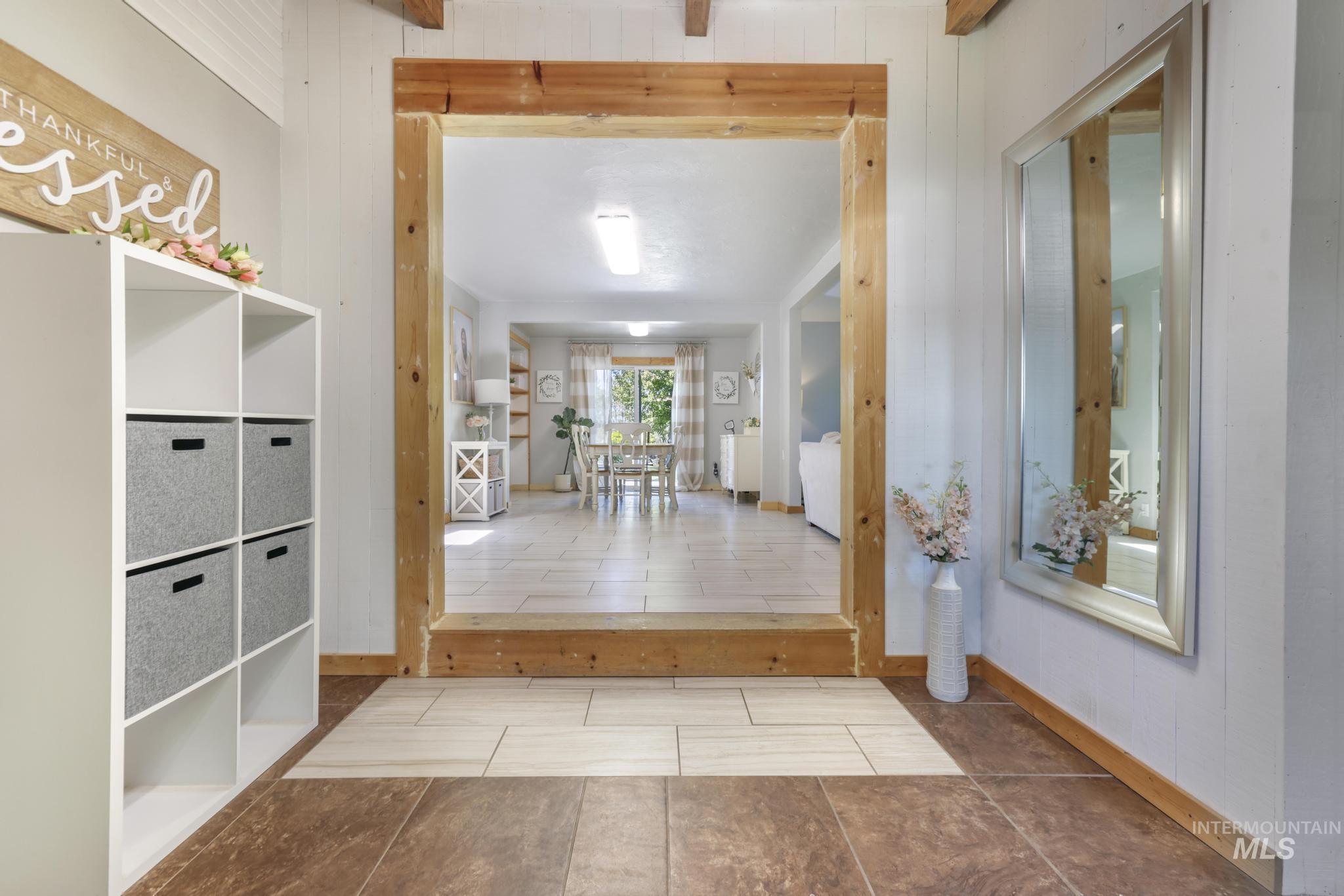 564 S Blue Lakes Blvd, Twin Falls, Idaho 83301, 9 Bedrooms, 5 Bathrooms, Residential For Sale, Price $847,000, 98977945