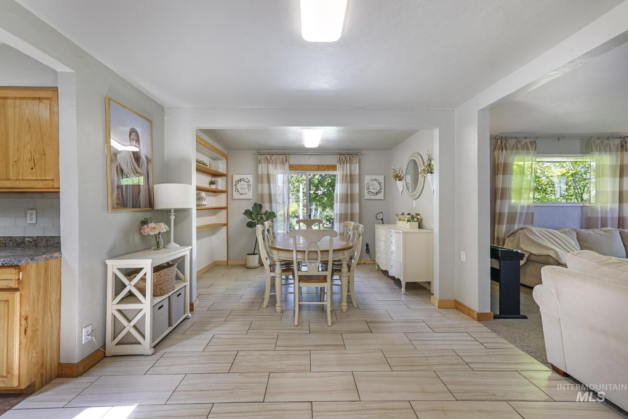 564 S Blue Lakes Blvd, Twin Falls, Idaho 83301, 4 Bedrooms, 2 Bathrooms, Residential Income For Sale, Price $799,999, 98977946