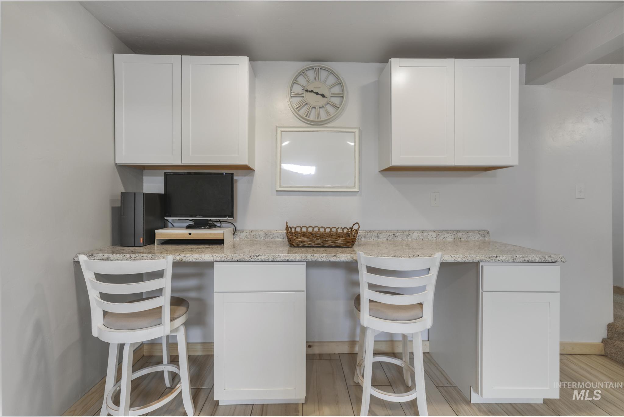 564 S Blue Lakes Blvd, Twin Falls, Idaho 83301, 4 Bedrooms, 2 Bathrooms, Residential Income For Sale, Price $799,999, 98977946